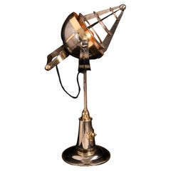 Ray Gun de Sam Rush.  A  Lampe sculpturale avec un jeu unique  les films de science-fiction.