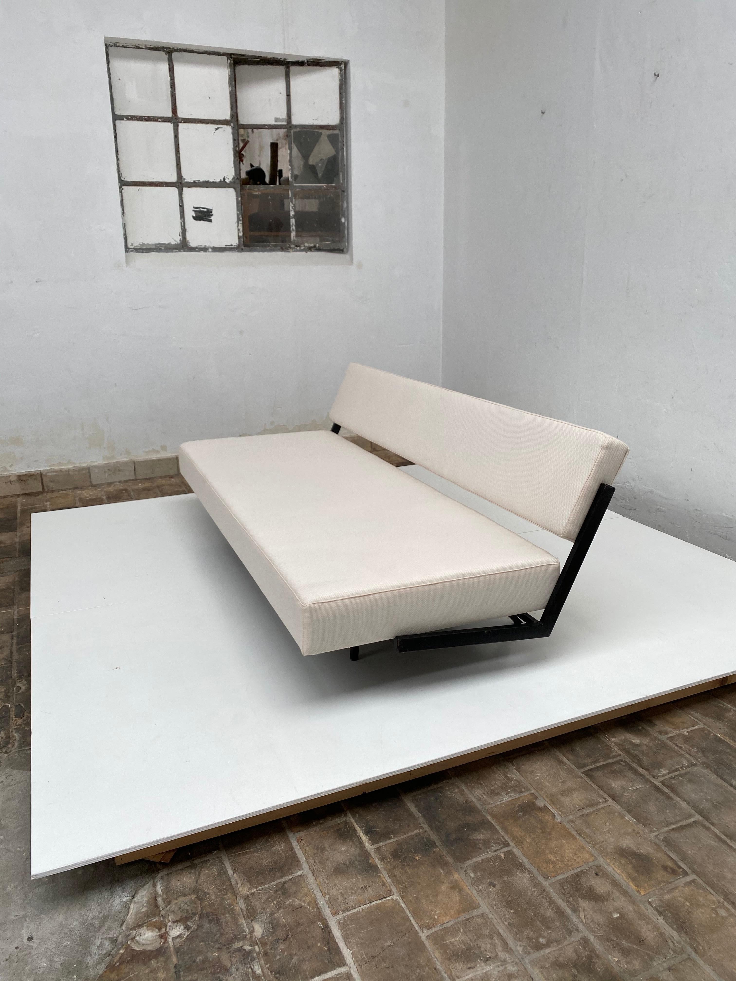 Space Saving Sleeping Sofa Minimal Design 1950er Jahre, Auping, Niederlande im Zustand „Gut“ im Angebot in bergen op zoom, NL