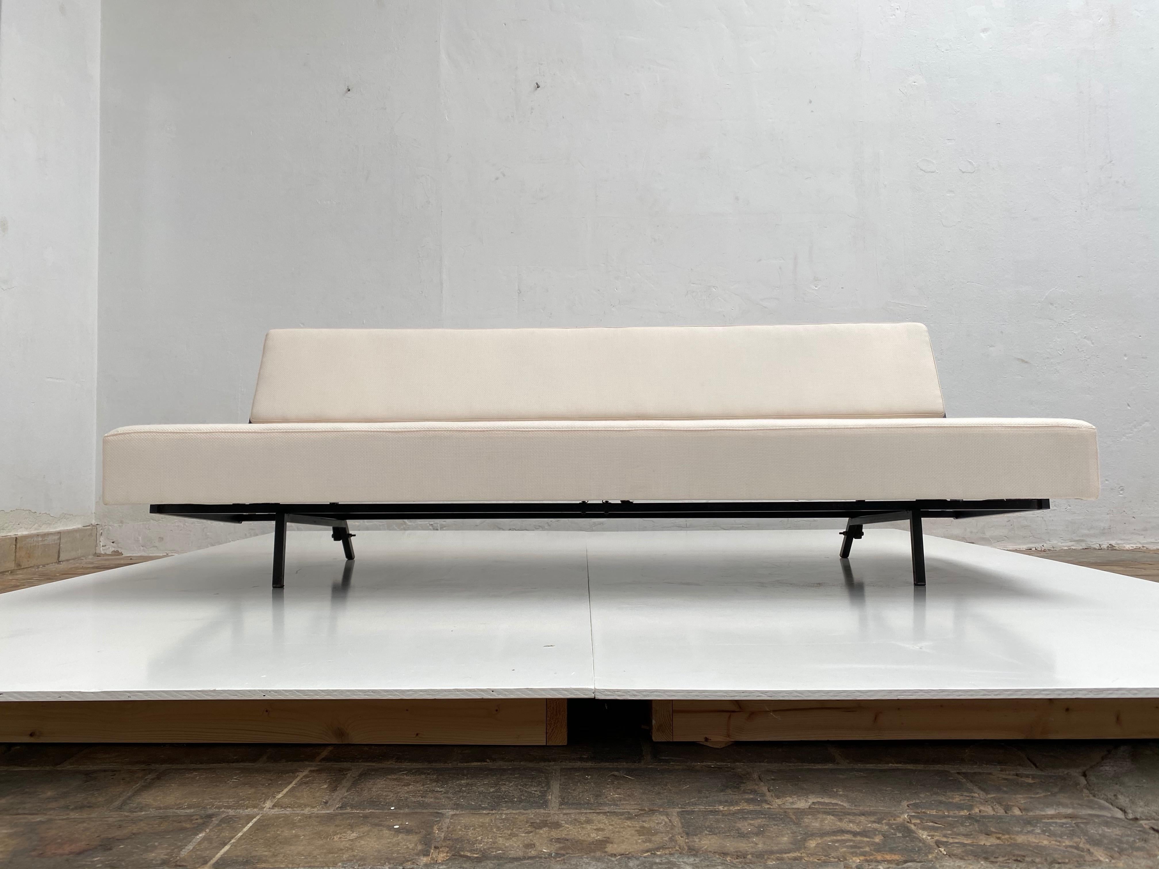 Mid-Century Modern Space Saving Sleeping Sofa Minimal Design 1950s, Auping, the Netherlands For Sale