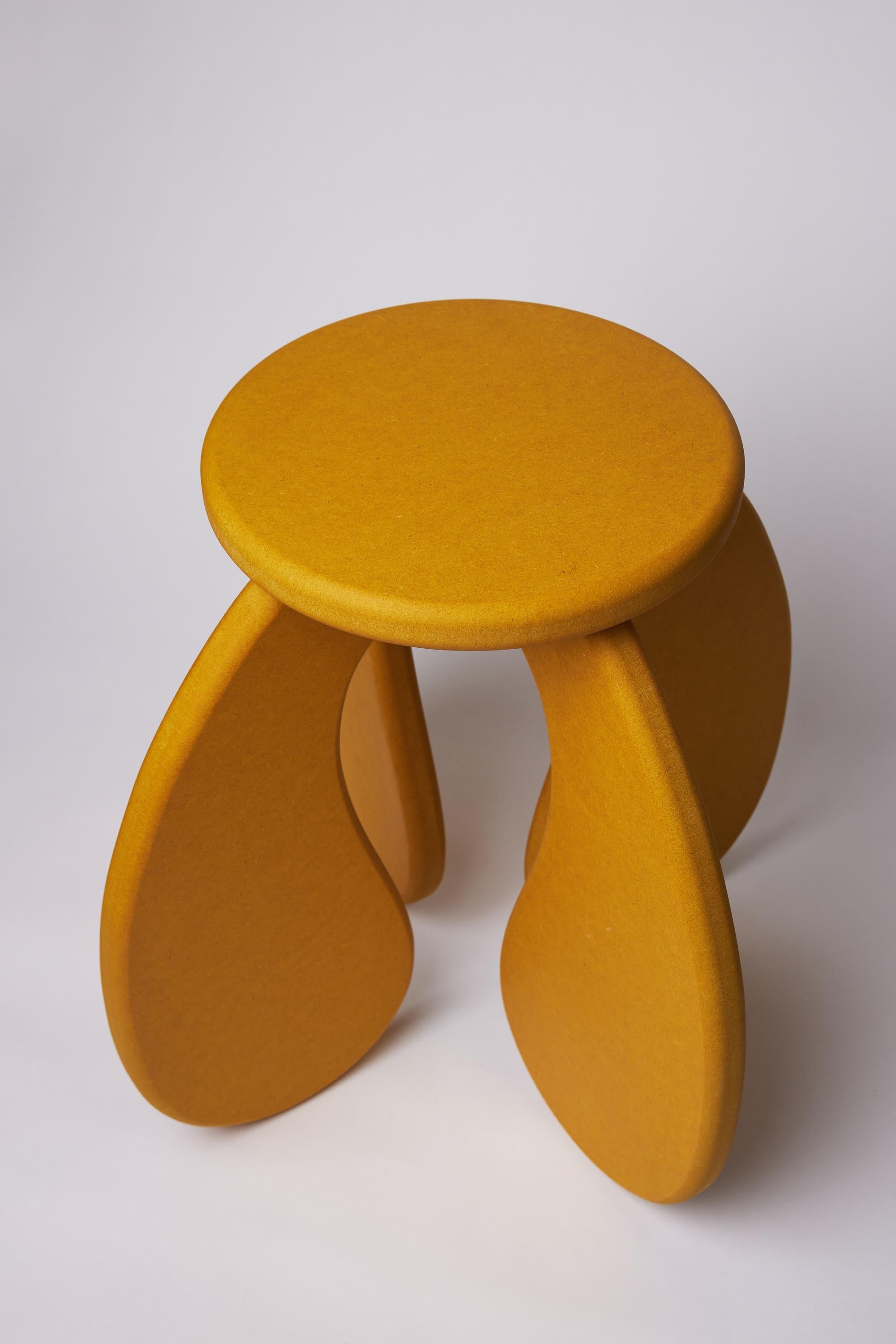 SPACE Beistelltisch/Hocker aus gelbem Valchromat (Space Age) im Angebot