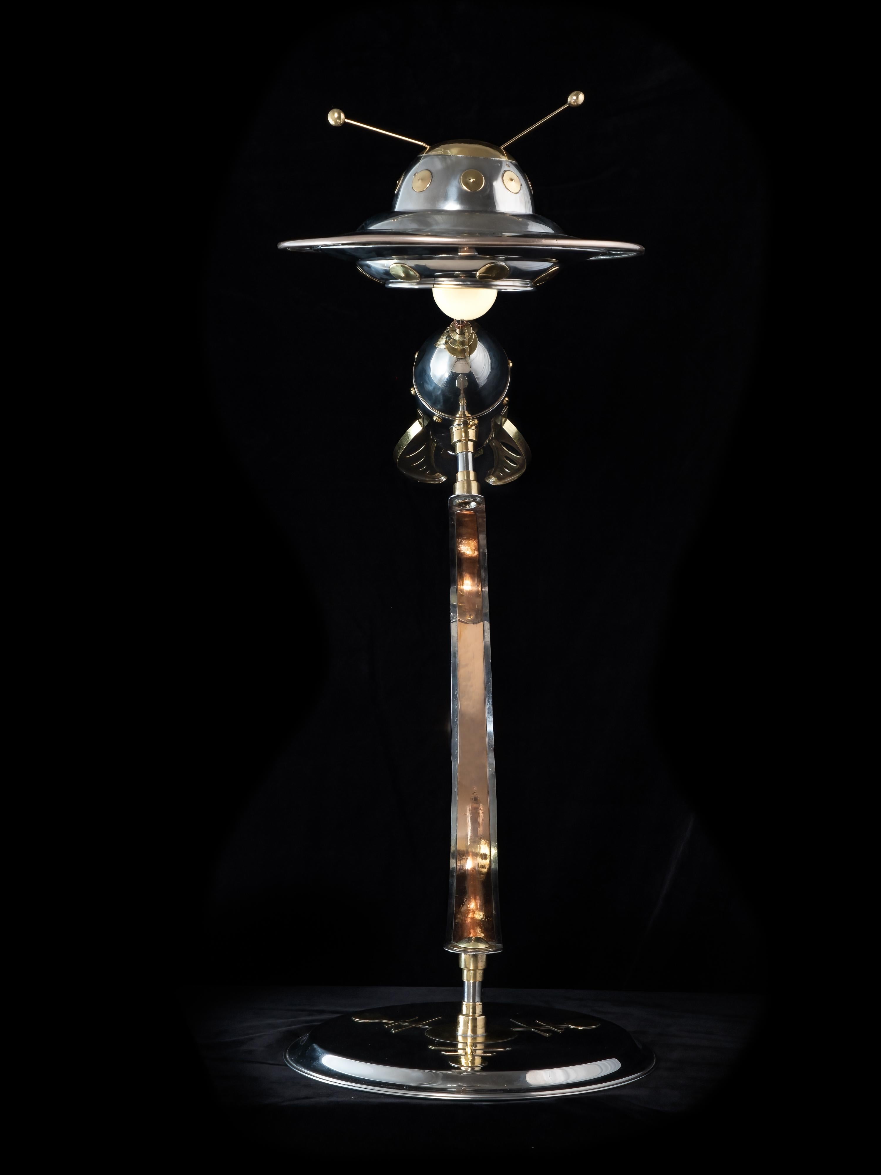 Moderne A Space. Lampe de bureau Rocket UFO par Sam Rush dans le style des films de science-fiction des années 1950 en vente