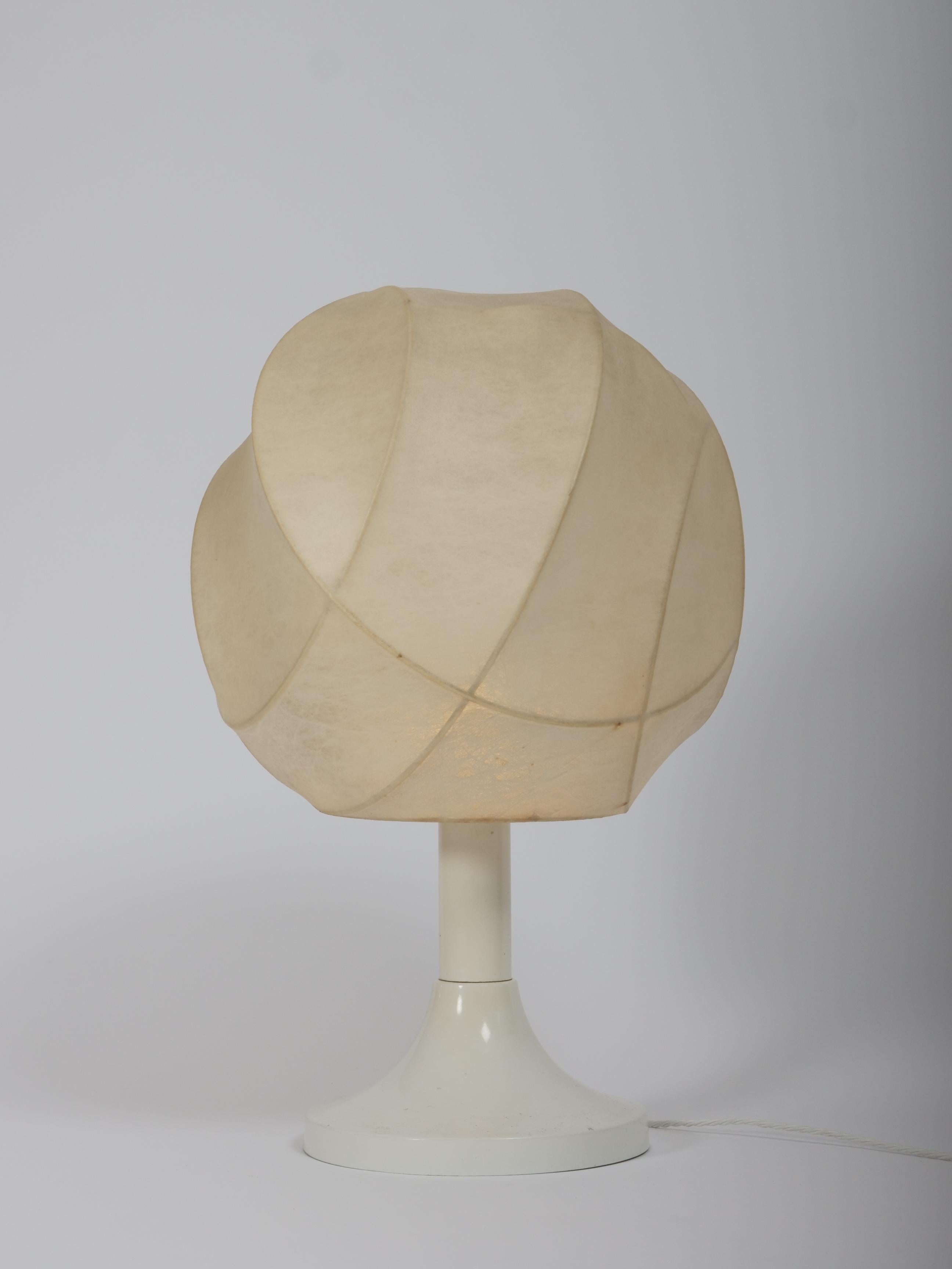 Italian Spaceage midcentury cocoon table light. For Sale