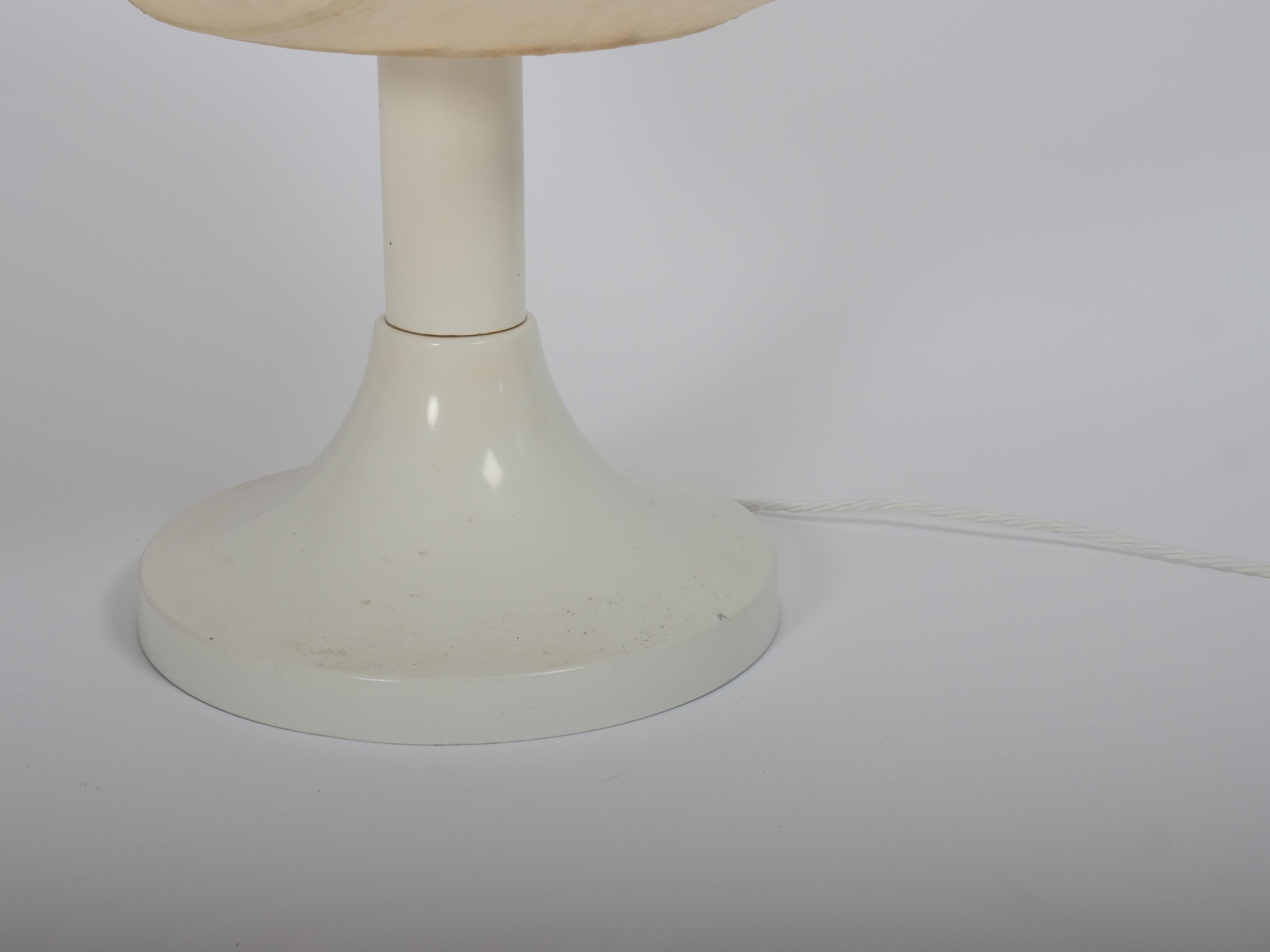 Spaceage midcentury cocoon table light. In Good Condition For Sale In London, GB