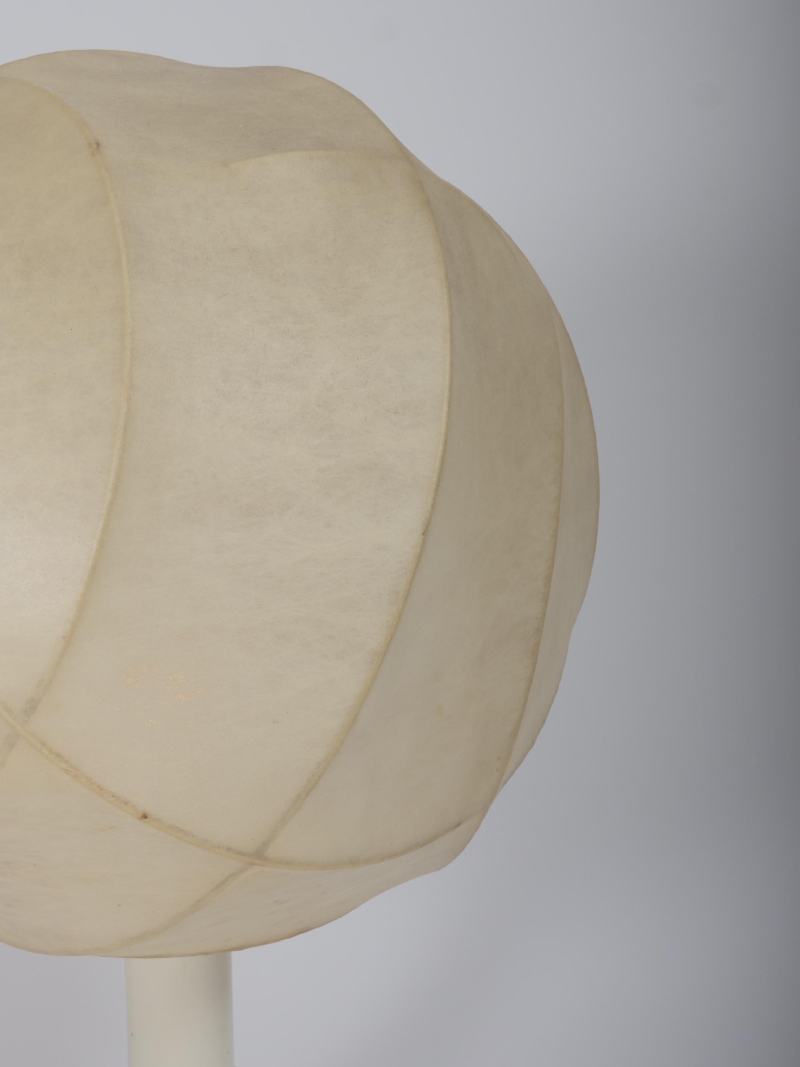 Mid-20th Century Spaceage midcentury cocoon table light. For Sale