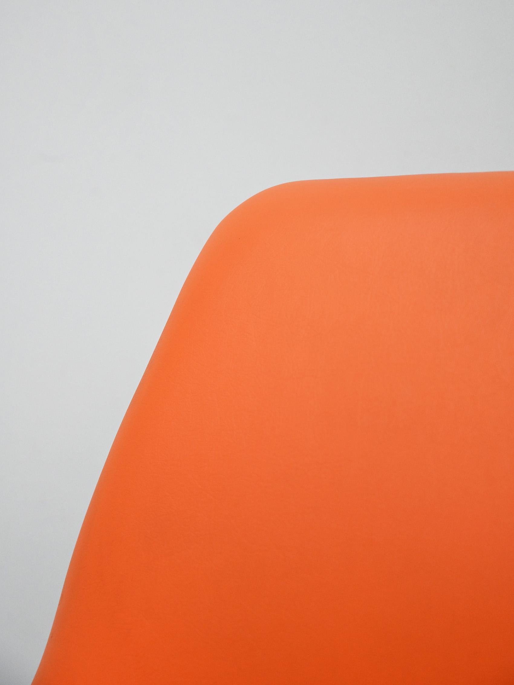 'Spaceage' style swivel chairs orange color, 1970s In Good Condition For Sale In Brescia, IT