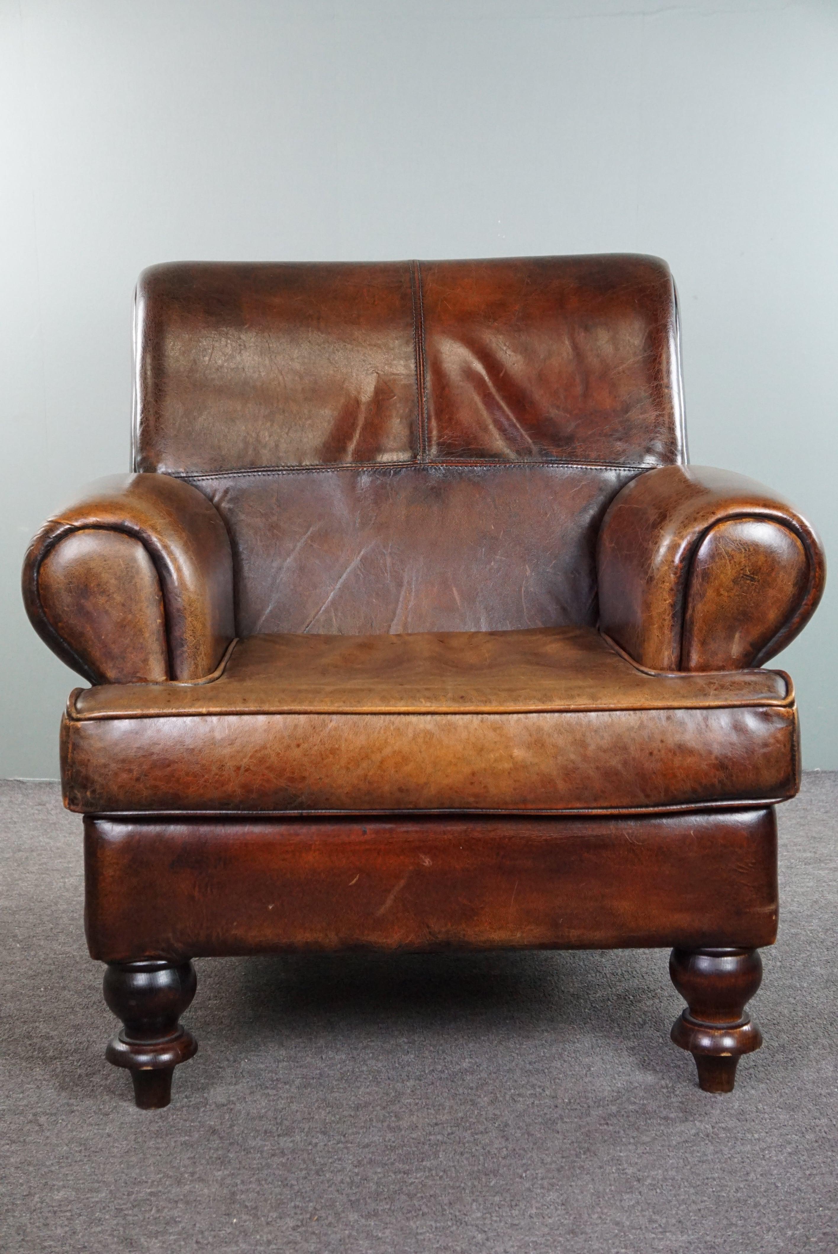 Offered is this generous sheepskin armchair with a relaxed deep seat and a beautiful patina. 

With this sheepskin armchair, you are acquiring a delightful all-rounder. It will embrace your interior and immediately feel at home. It is generous in