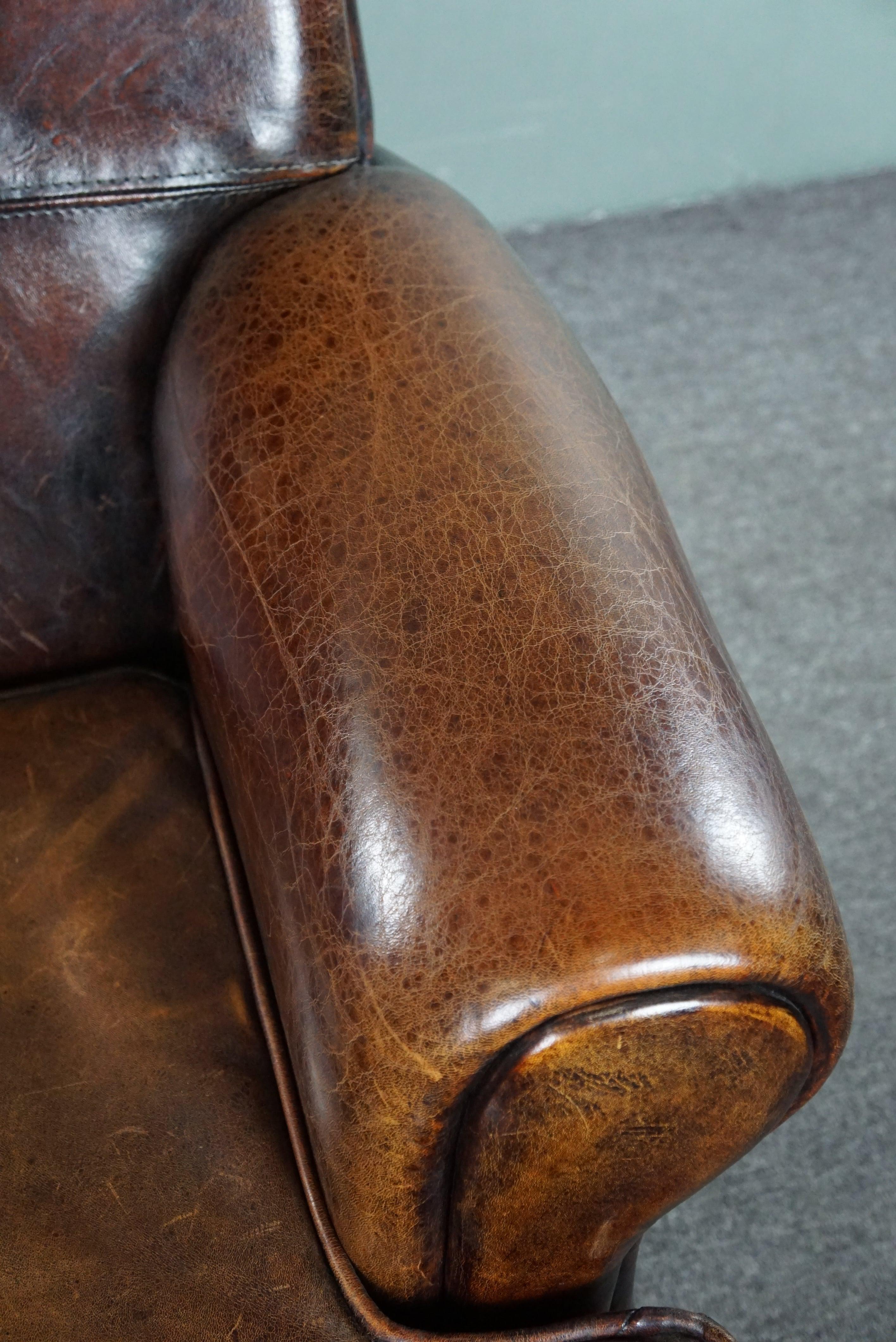 Spacious sheepskin armchair with a relaxed deep seat For Sale 3
