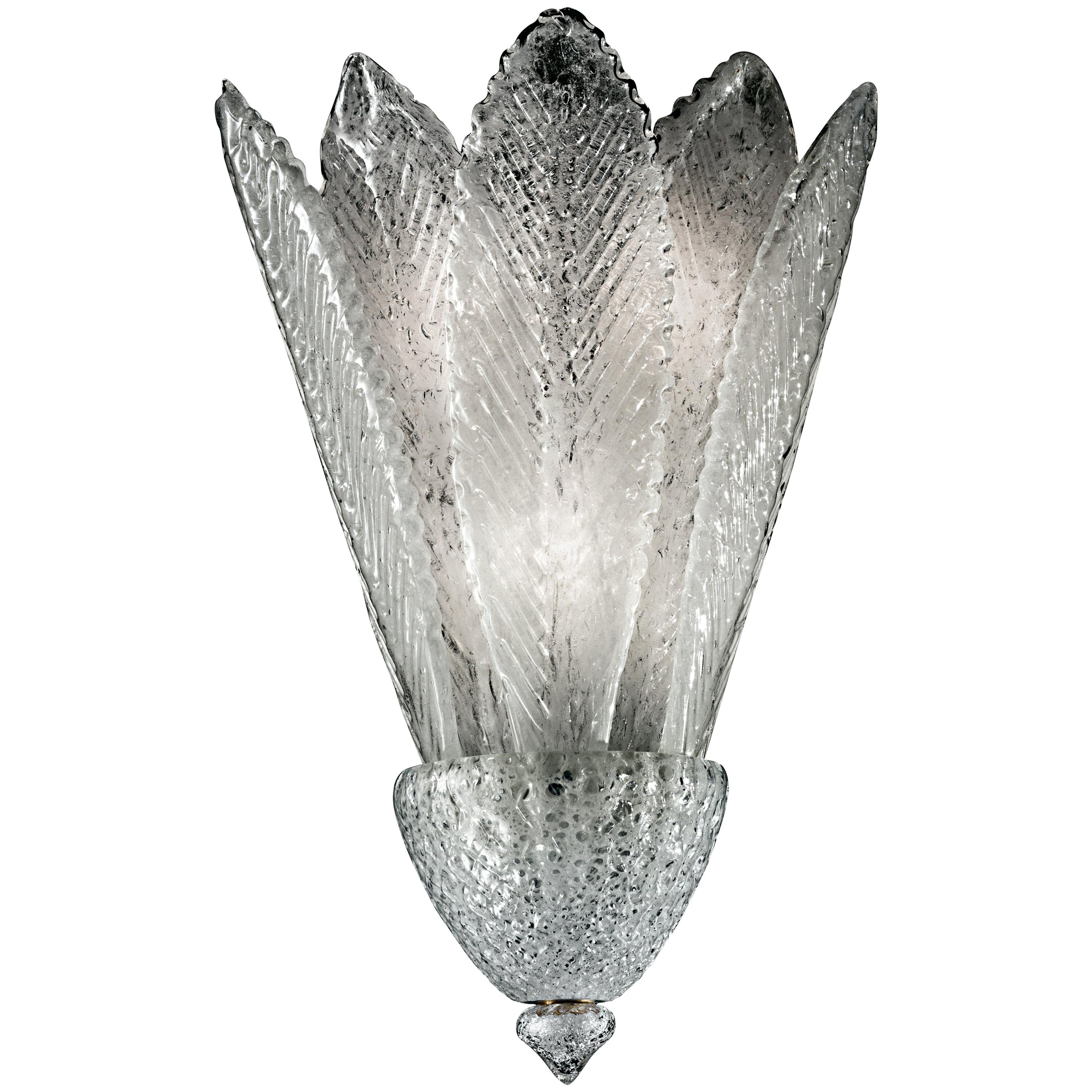 Here you are shown the Spade 6747 wall sconce in glass with polished chrome finishing. The Spade collection is a wall sconce and a range of ceiling fixtures featuring the traditional Barovier&Toso leaf” element. The technique used to make the glass