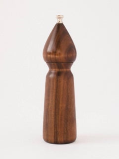 Spade Pepper Mill in Walnut