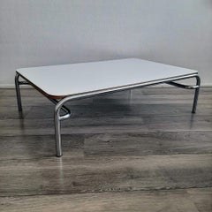 Table tubulaire de l'âge de Spage, par Walter Antonis pour Spectrum