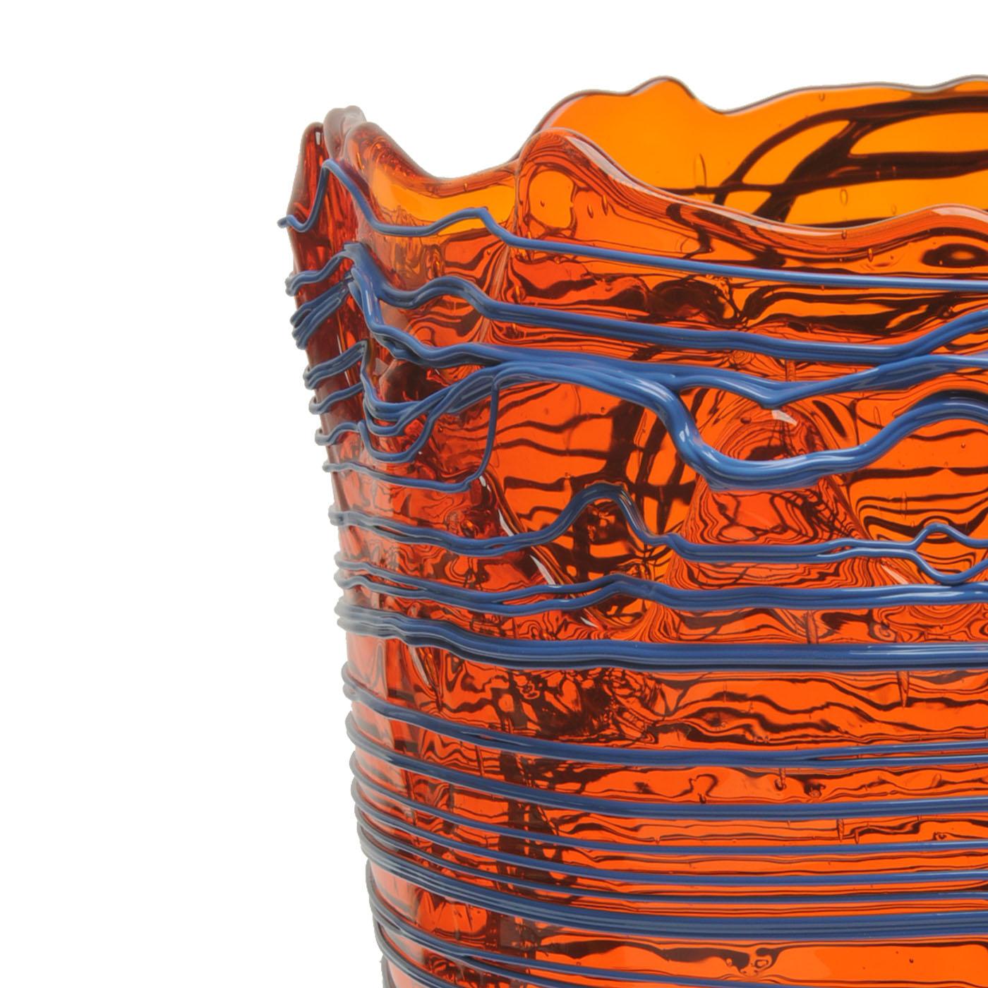 Italiano Vaso Spaghetti L Di Gaetano Pesce in resina arancione e blu in vendita