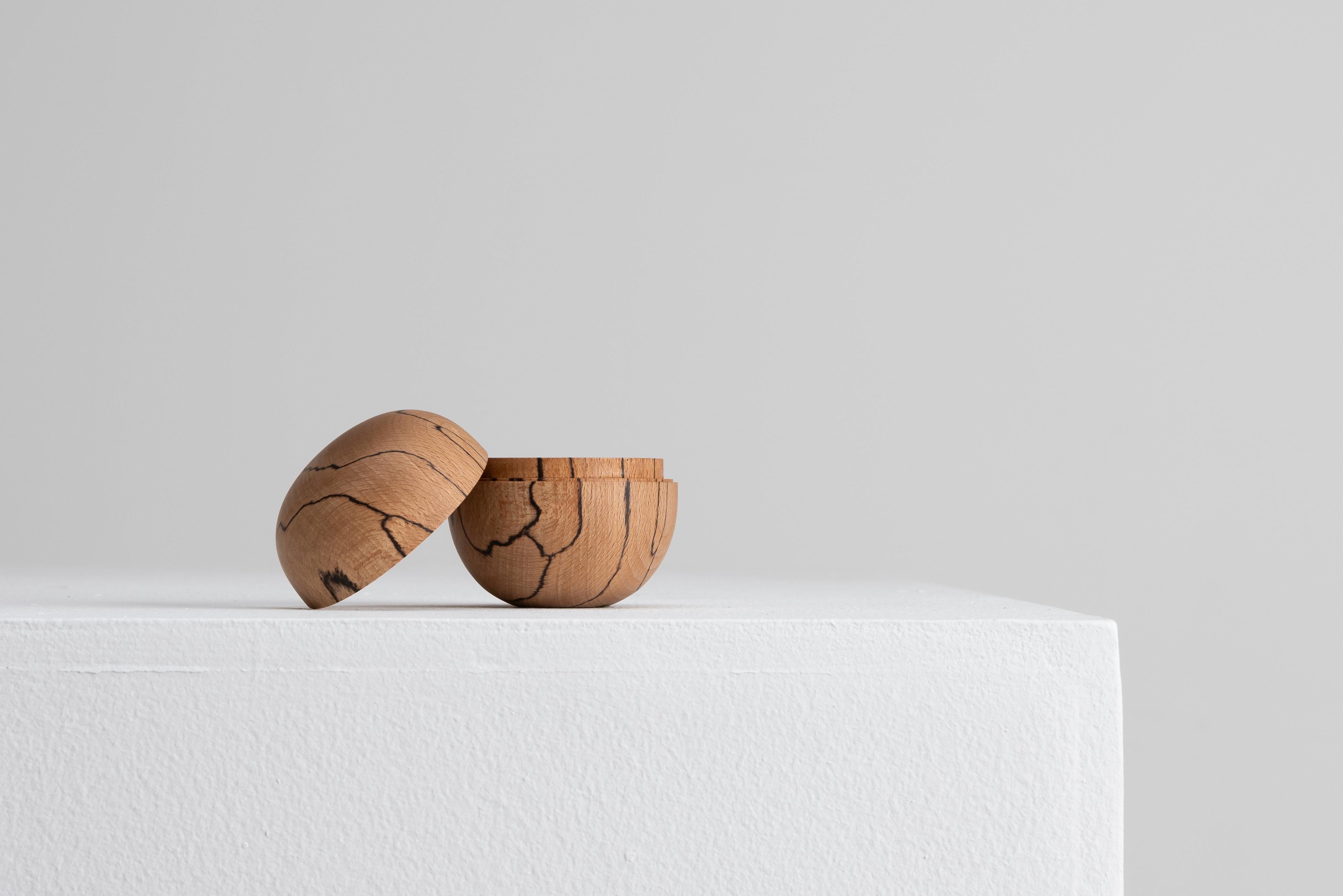 British Spalted Beech Box by Master Craftsman Ray Key 1990s trinket vase For Sale