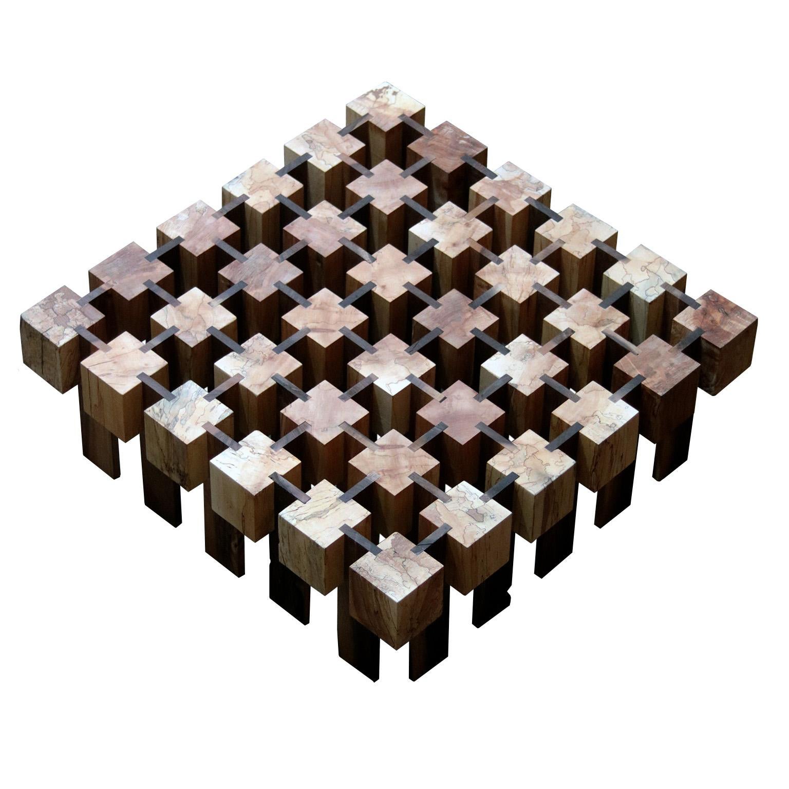 Table basse sculpturale en érable spalté et noyer EN STOCK en vente
