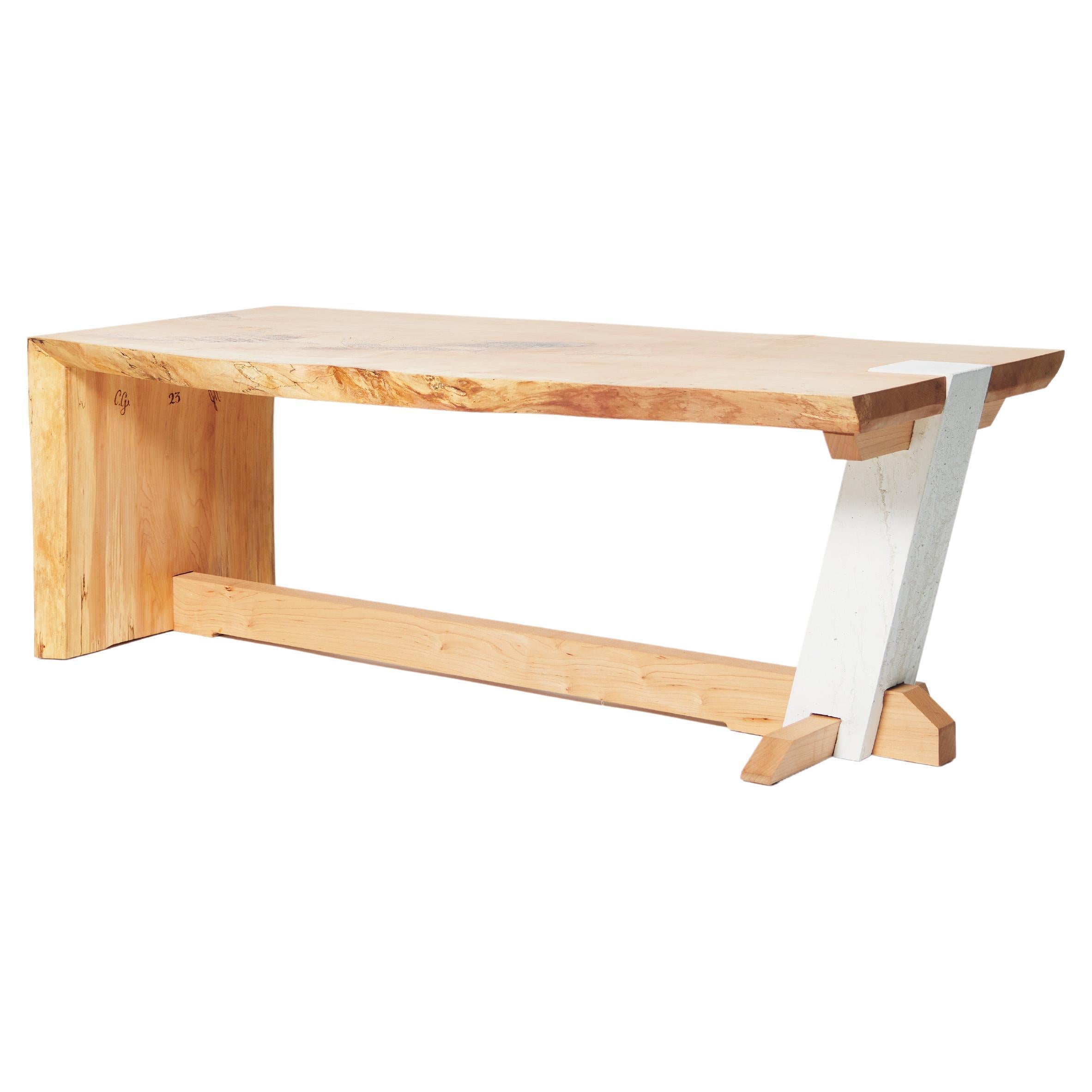 Table basse en érable tacheté à bord vif avec pyramide de poissons koï par Chris Garver en vente