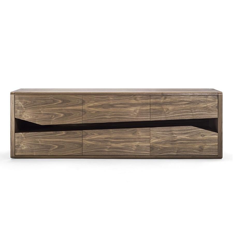 Sideboard span with structure in solid walnut wood 
made of smoothed edges. With asymmetrical lateral 
base. Wood treated with natural wax of vegetable origin 
with pine extracts finish.