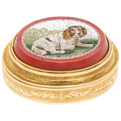 Micro-Mosaik von Spaniel auf einer goldenen Vinaigrette montiert:: um 1810-1830:: Frankreich