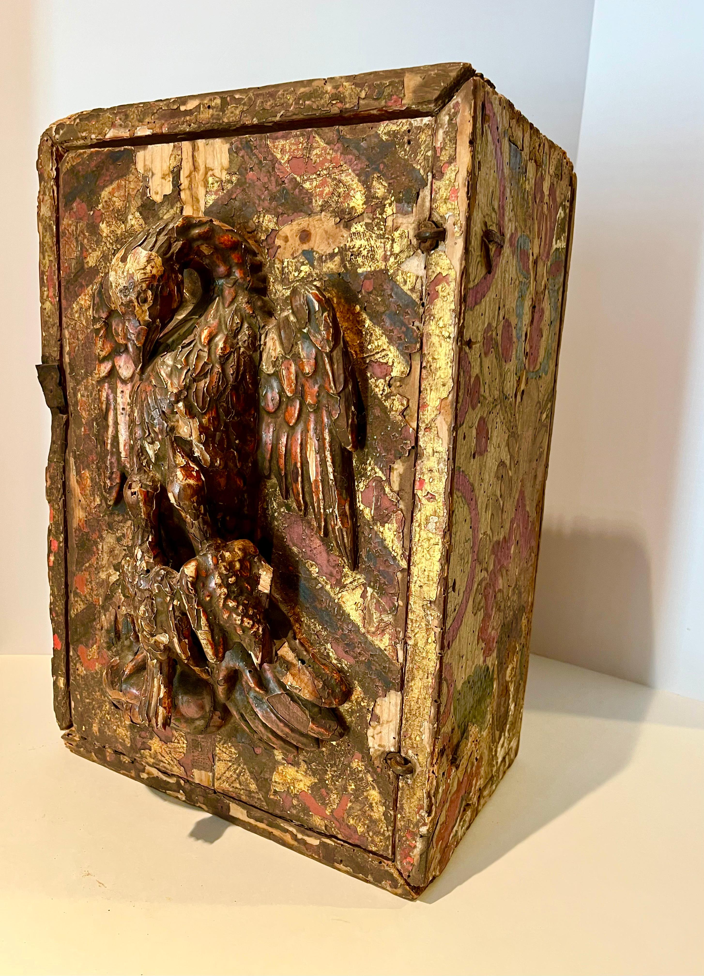 Tabernacle en bois de la Renaissance espagnole du C.I.C., Le Pélican dans sa piété. en vente 11