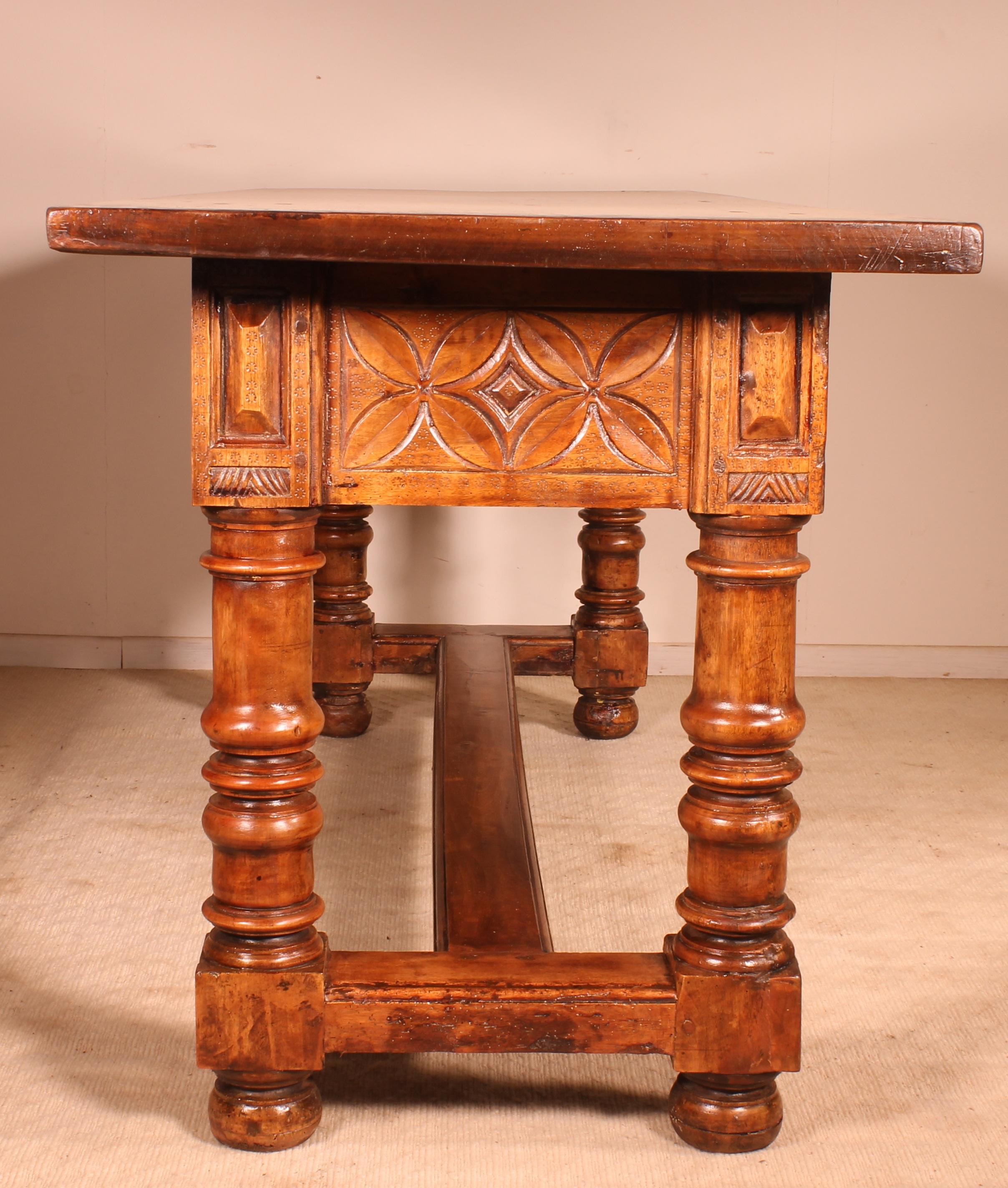 Spanish 16th Century Console or Sofa Table in Walnut and Chestnut 5