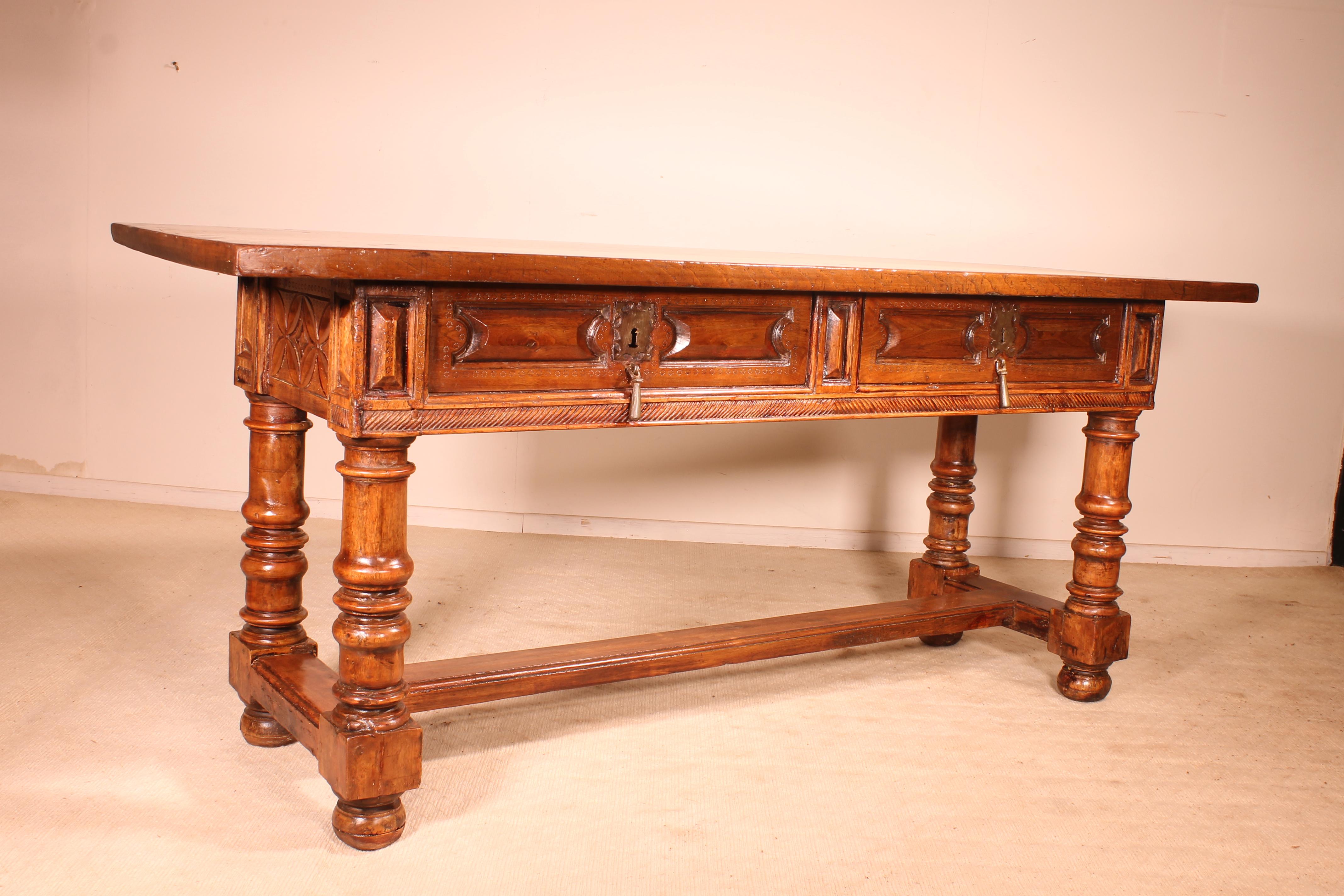 Spanish 16th Century Console or Sofa Table in Walnut and Chestnut 6