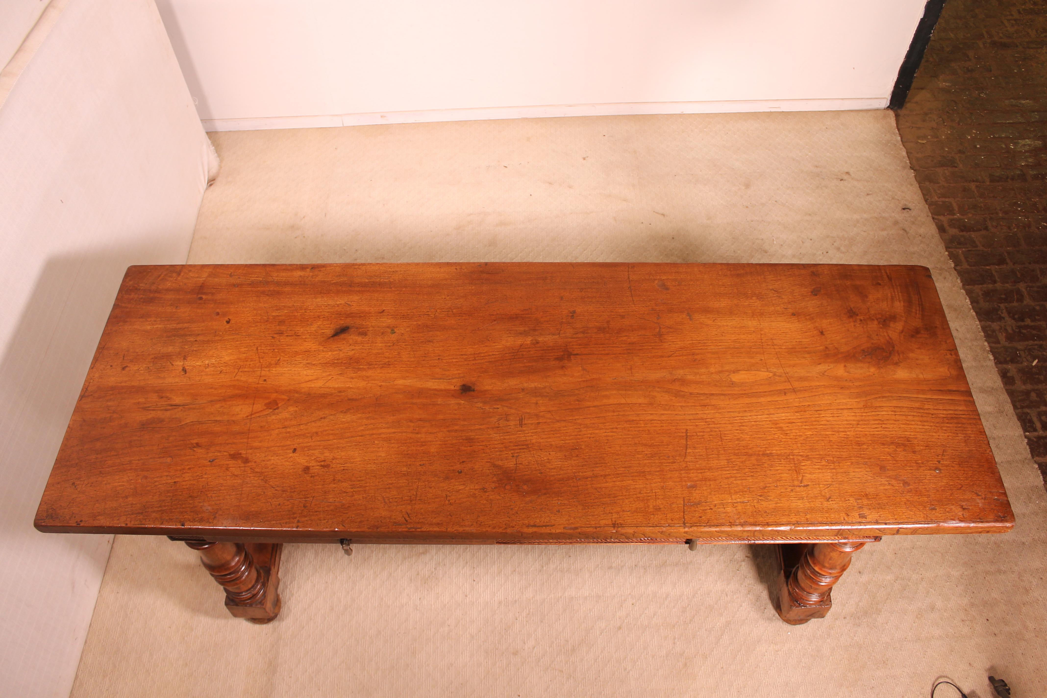 Spanish 16th Century Console or Sofa Table in Walnut and Chestnut 8