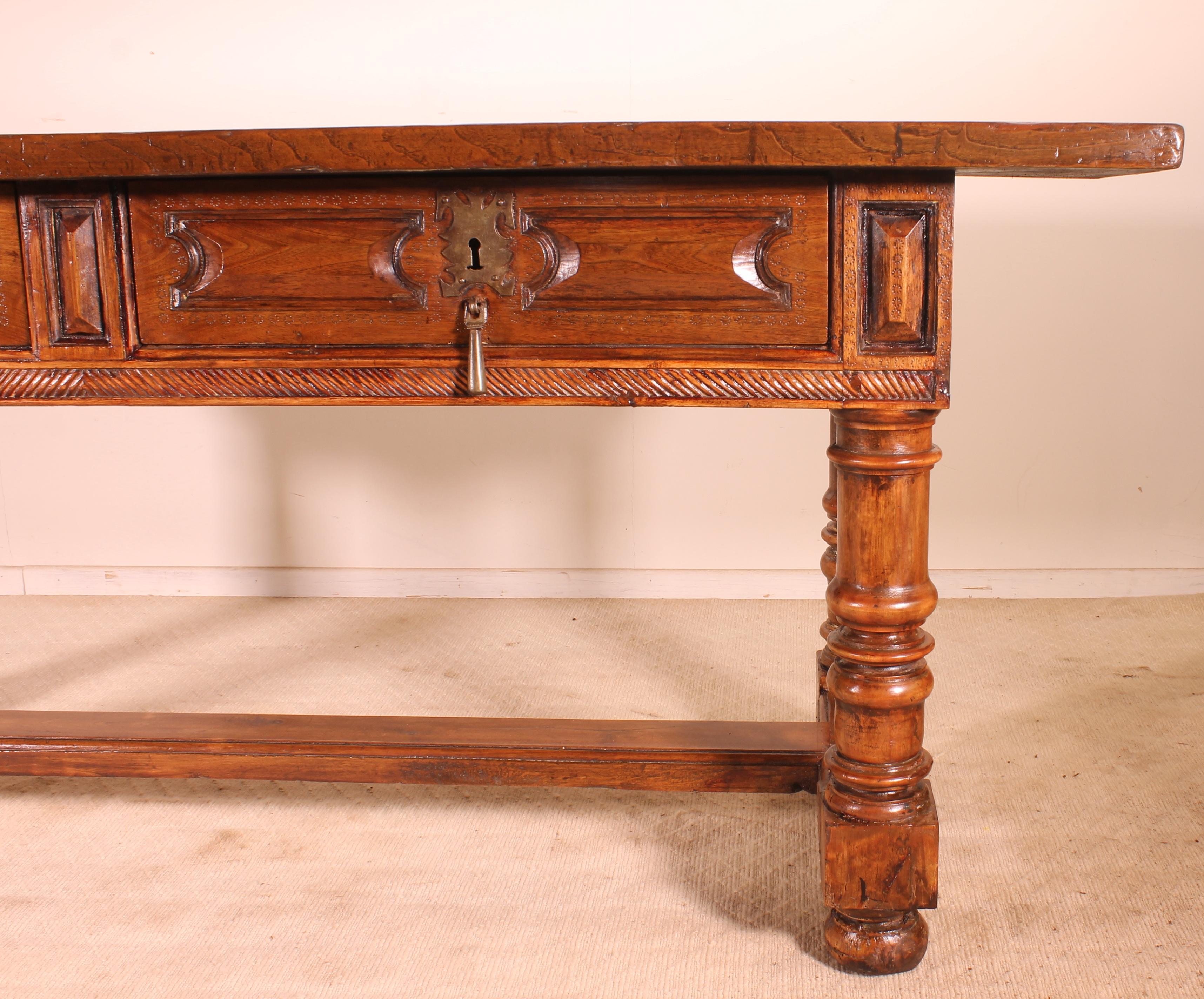 Superb Spanish Table in walnut and chestnut of the end of the 16th century of the Spanish renaissance which has two drawers with his original handles as well as original locks.
Superb fine sculptures and presence of small floral motifs on all the