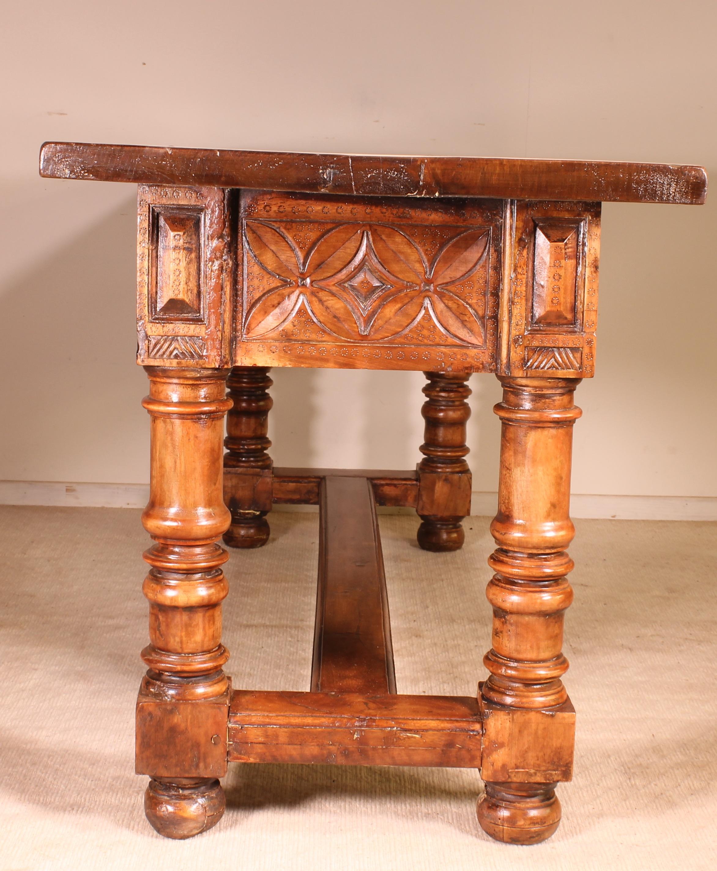 18th Century and Earlier Spanish 16th Century Console or Sofa Table in Walnut and Chestnut