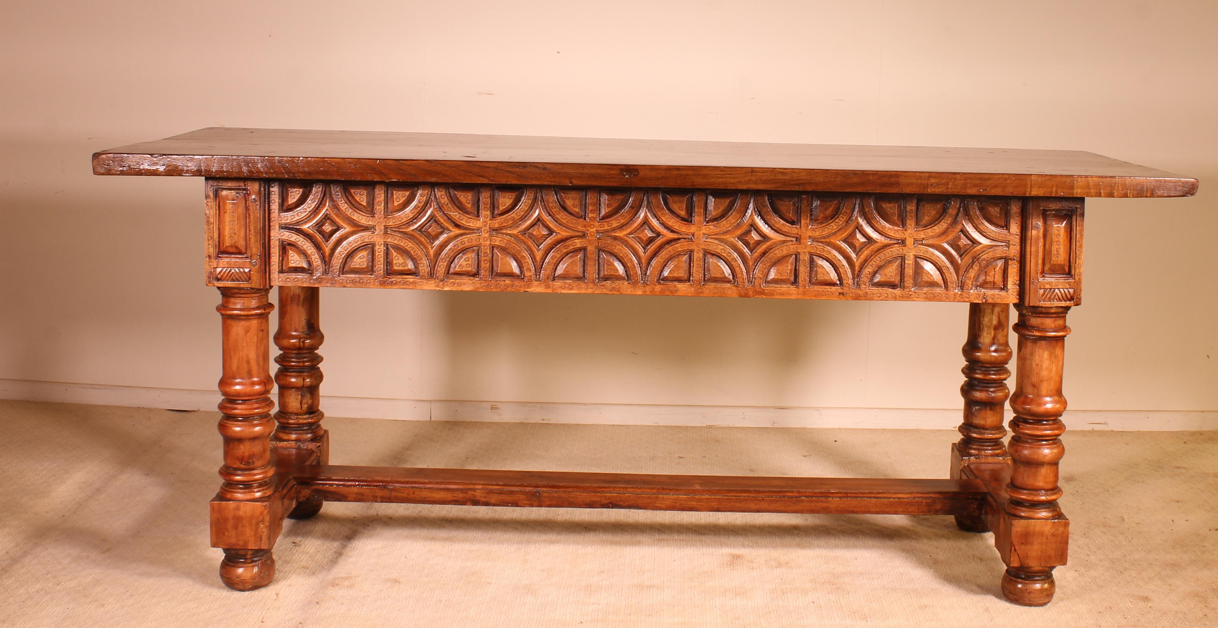 Spanish 16th Century Console or Sofa Table in Walnut and Chestnut 3