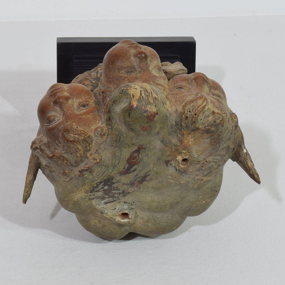 Español 17/ Siglo XVIII Tallado a Mano  Grupo de cabezas de ángeles alados barrocos en venta 7