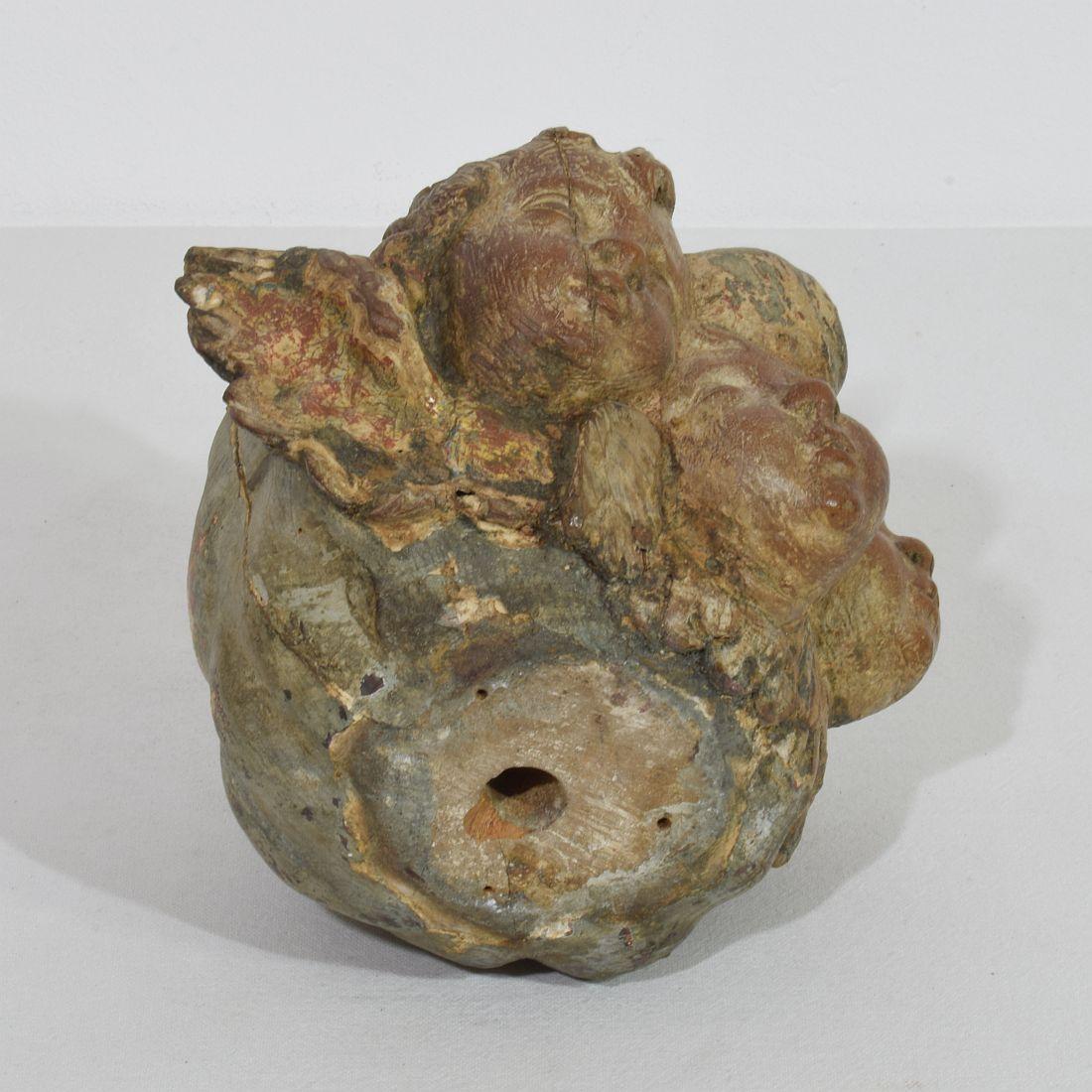 Español 17/ Siglo XVIII Tallado a Mano  Grupo de cabezas de ángeles alados barrocos en venta 8