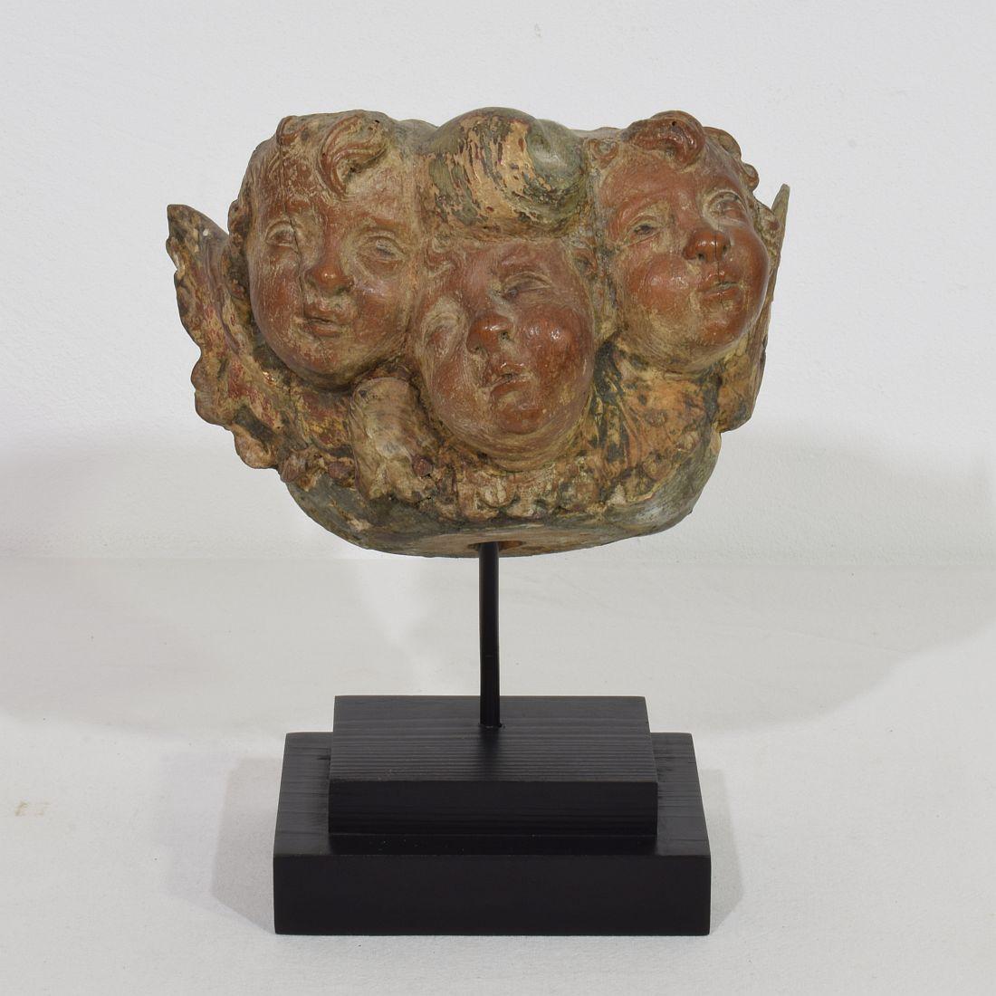 Beautiful Hand carved group of winged angelheads. Wonderful traces of paint are visible and the wood has a gorgeous natural patina due to its high age
Spain, circa 1650-1750 Weathered. 
Measurement here below inclusive the wooden base.