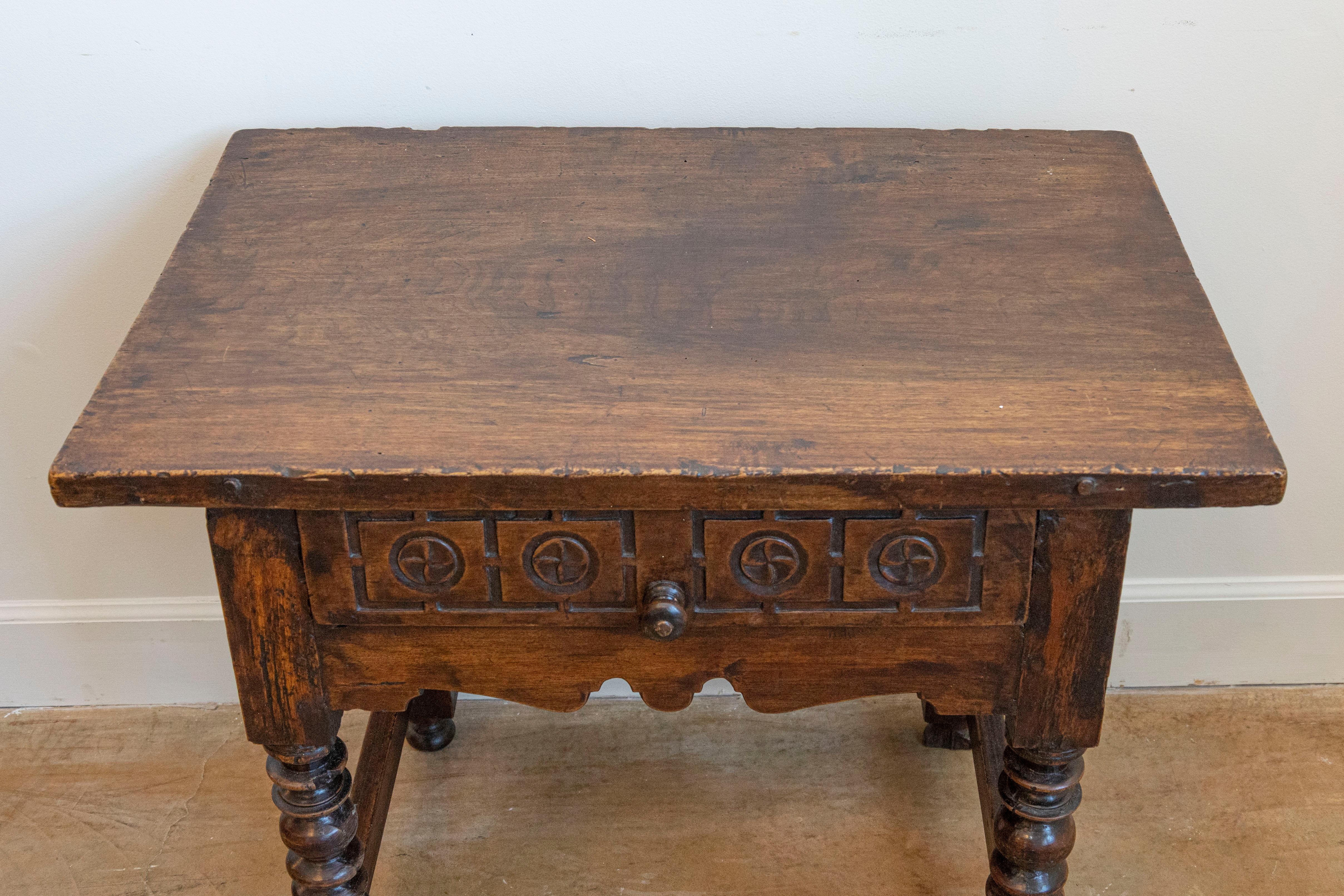 Spanish 1770s Walnut Side Table with Spool Legs and Rosettes Carved Drawer 1