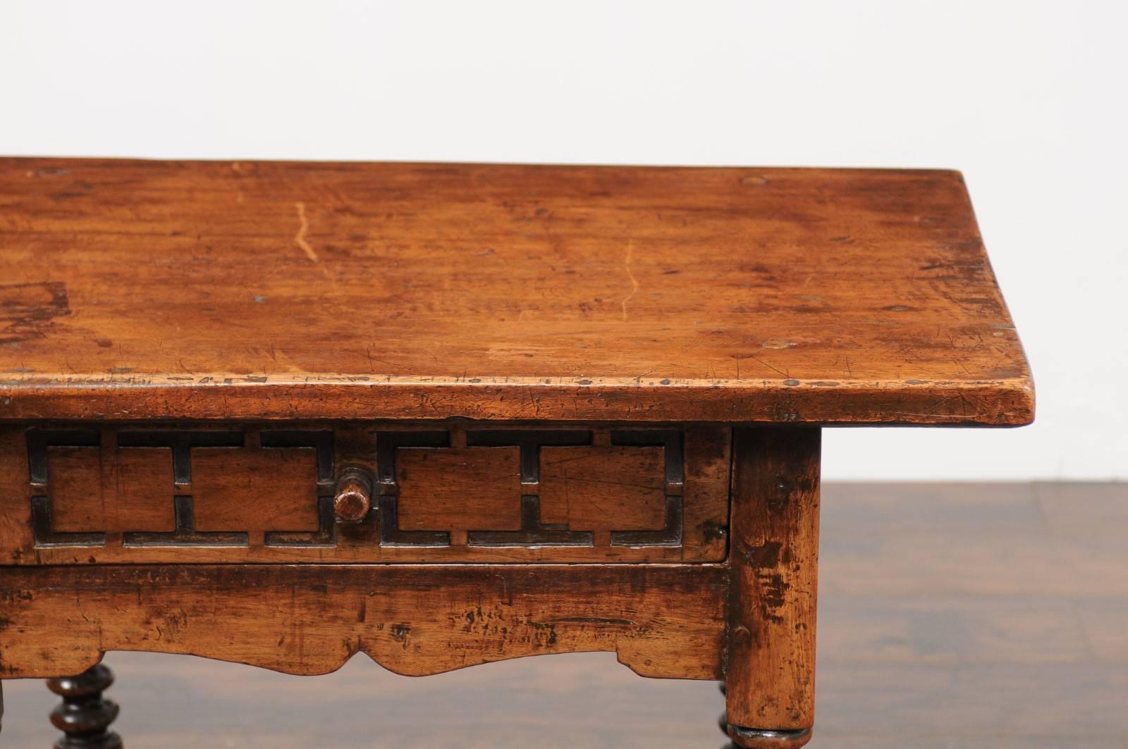 18th Century Spanish 1780s Walnut Side Table with Single Drawer, Turned Base and Stretcher