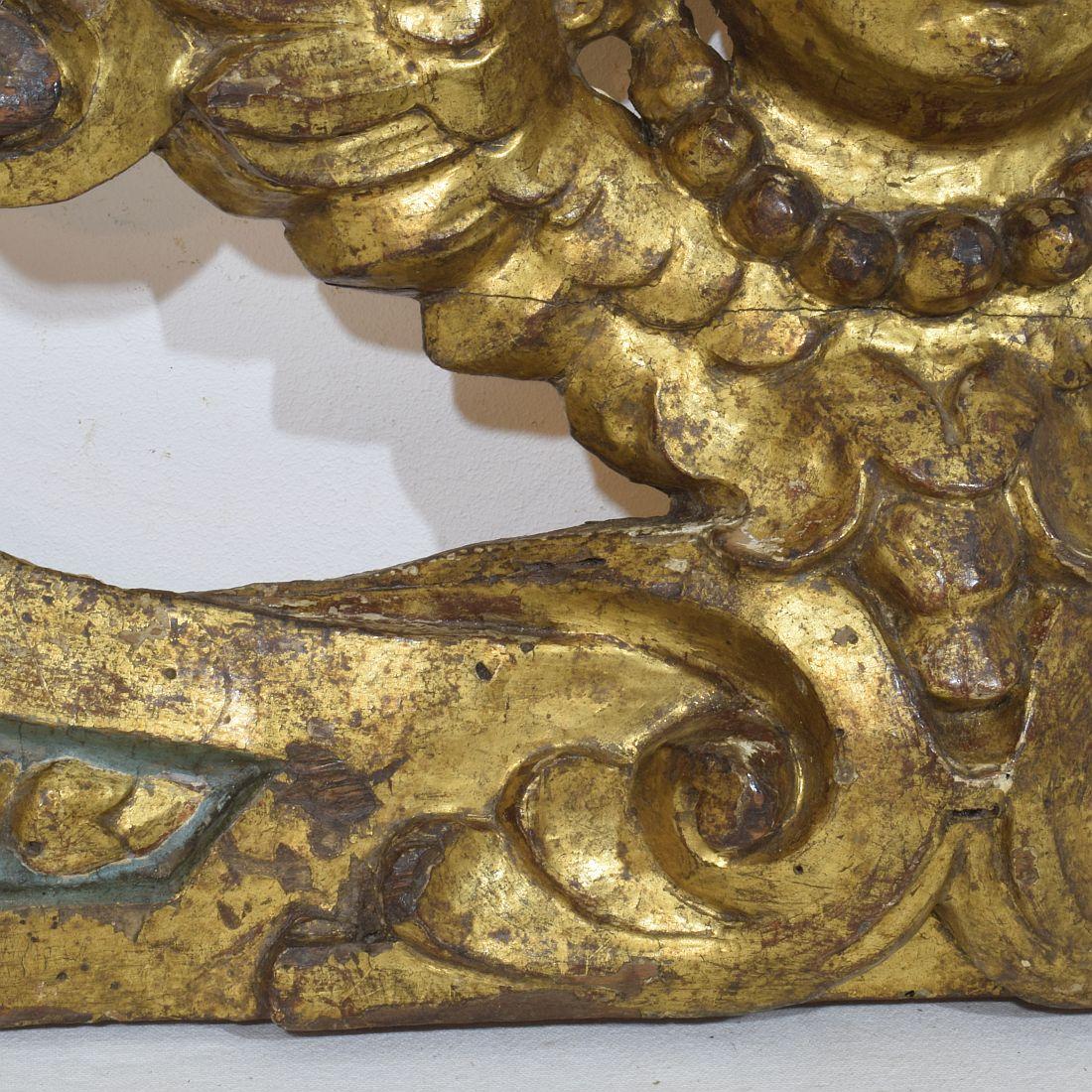 Frontón barroco español del siglo XVII/XVIII con cabeza de ángel alado en venta 2