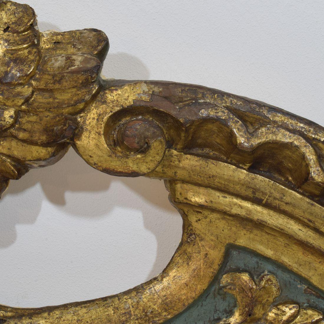 Frontón barroco español del siglo XVII/XVIII con cabeza de ángel alado en venta 5