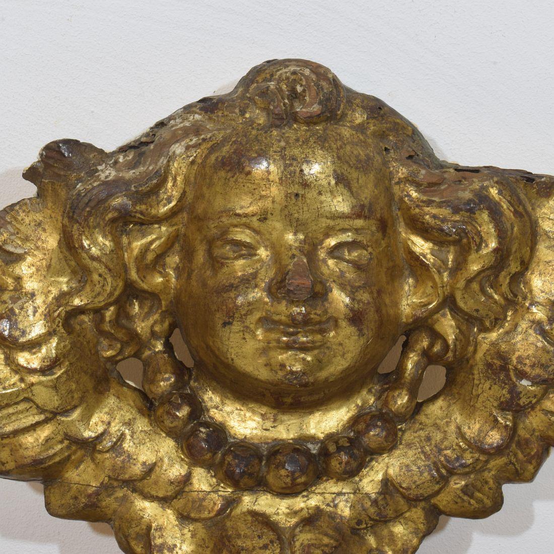 Frontón barroco español del siglo XVII/XVIII con cabeza de ángel alado en venta 8