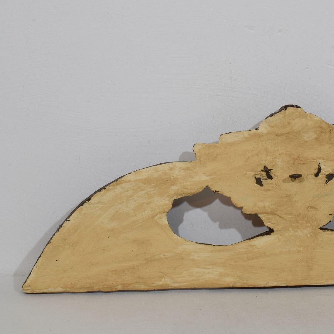 Frontón barroco español del siglo XVII/XVIII con cabeza de ángel alado en venta 9