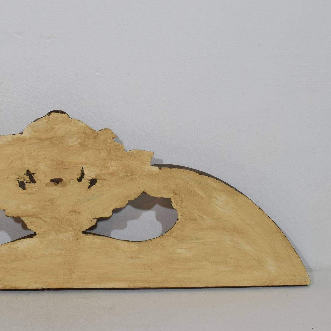 Frontón barroco español del siglo XVII/XVIII con cabeza de ángel alado en venta 10