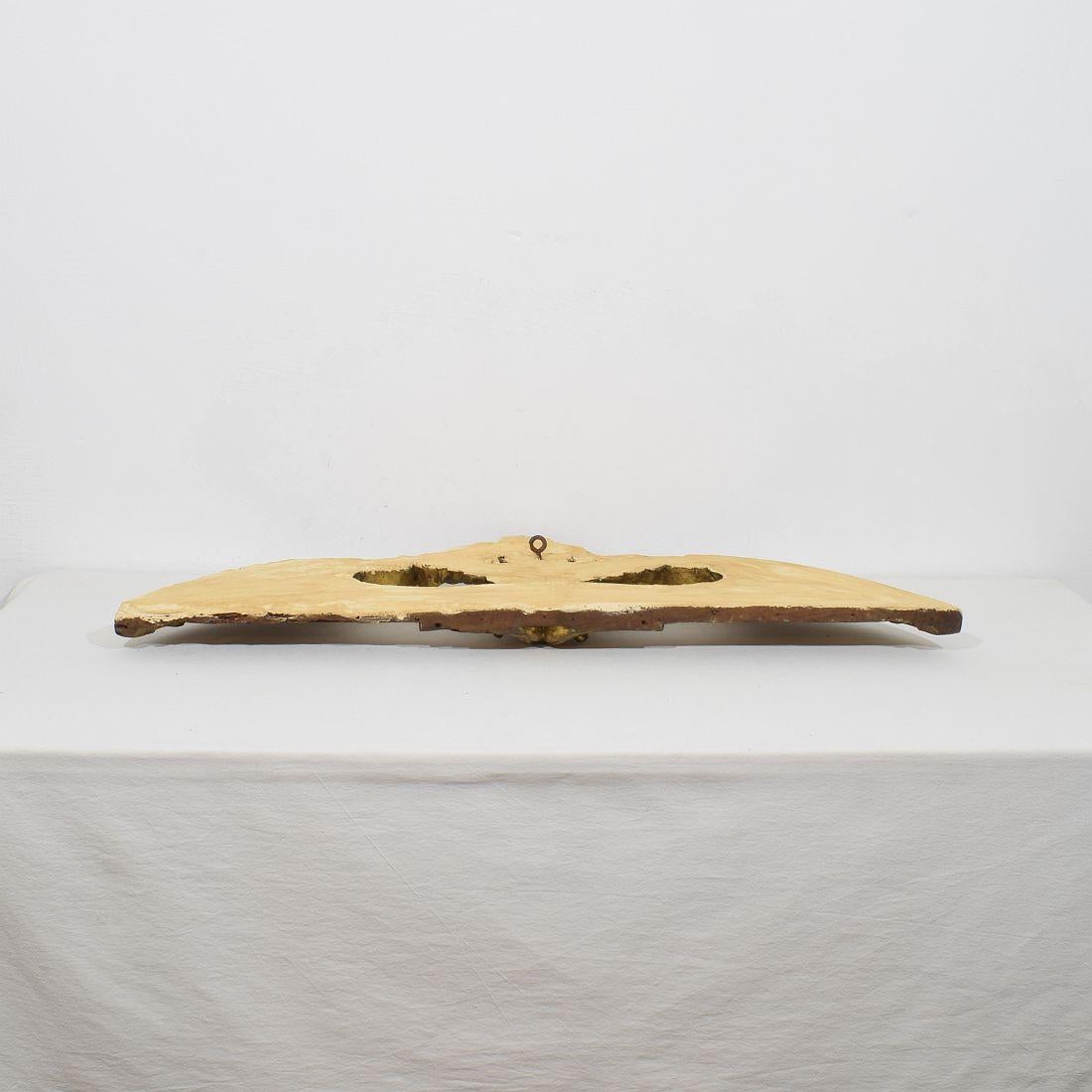 Frontón barroco español del siglo XVII/XVIII con cabeza de ángel alado en venta 12