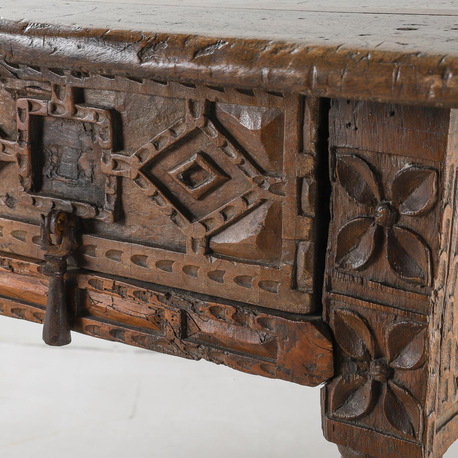 Spanish 17th Century Carved Desk For Sale 1