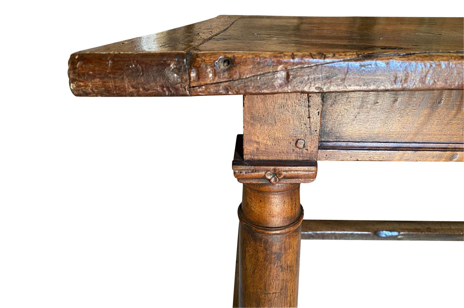 Spanish 17th Century Console, Center Table For Sale 5