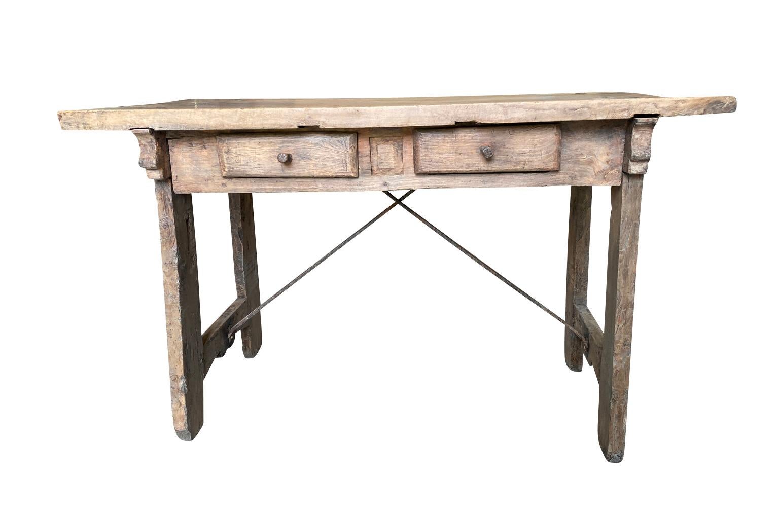 Spanish 17th Century Desk  In Good Condition For Sale In Atlanta, GA