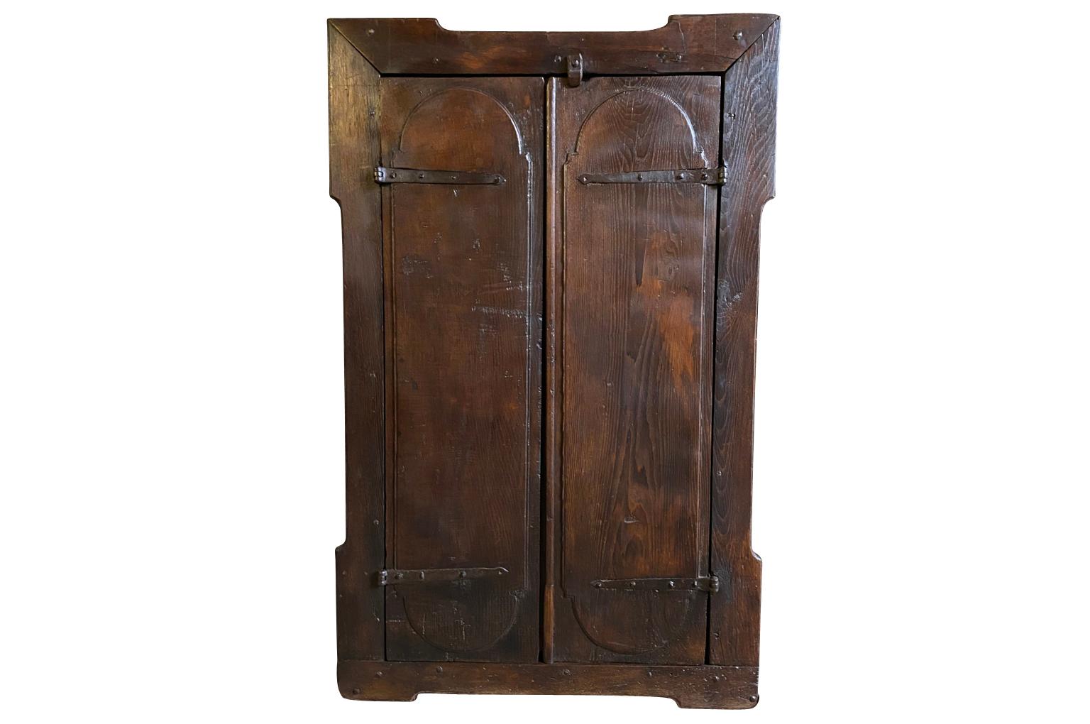 Armoire rustico spagnolo del XVII secolo In condizioni buone in vendita a Round Top, TX