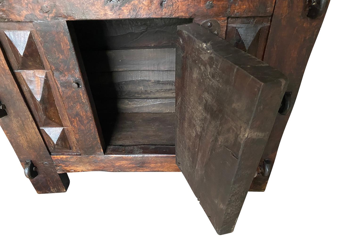 Spanish 17th Century Rustic Buffet For Sale 7