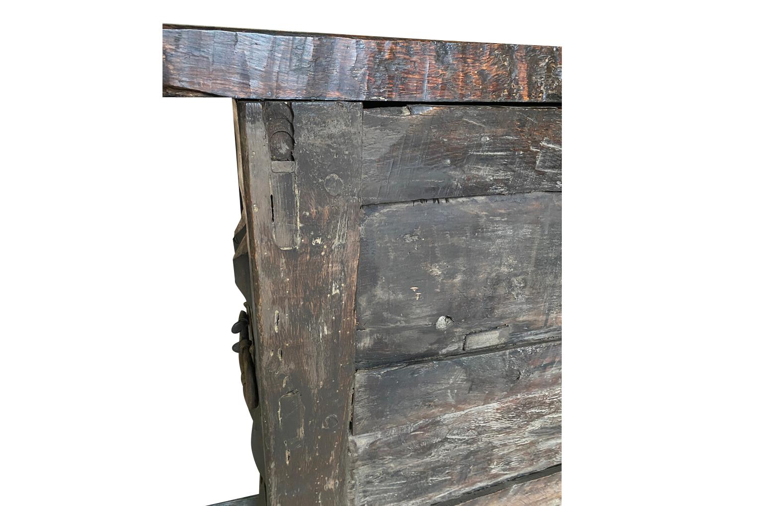 Spanish 17th Century Rustic Buffet For Sale 12