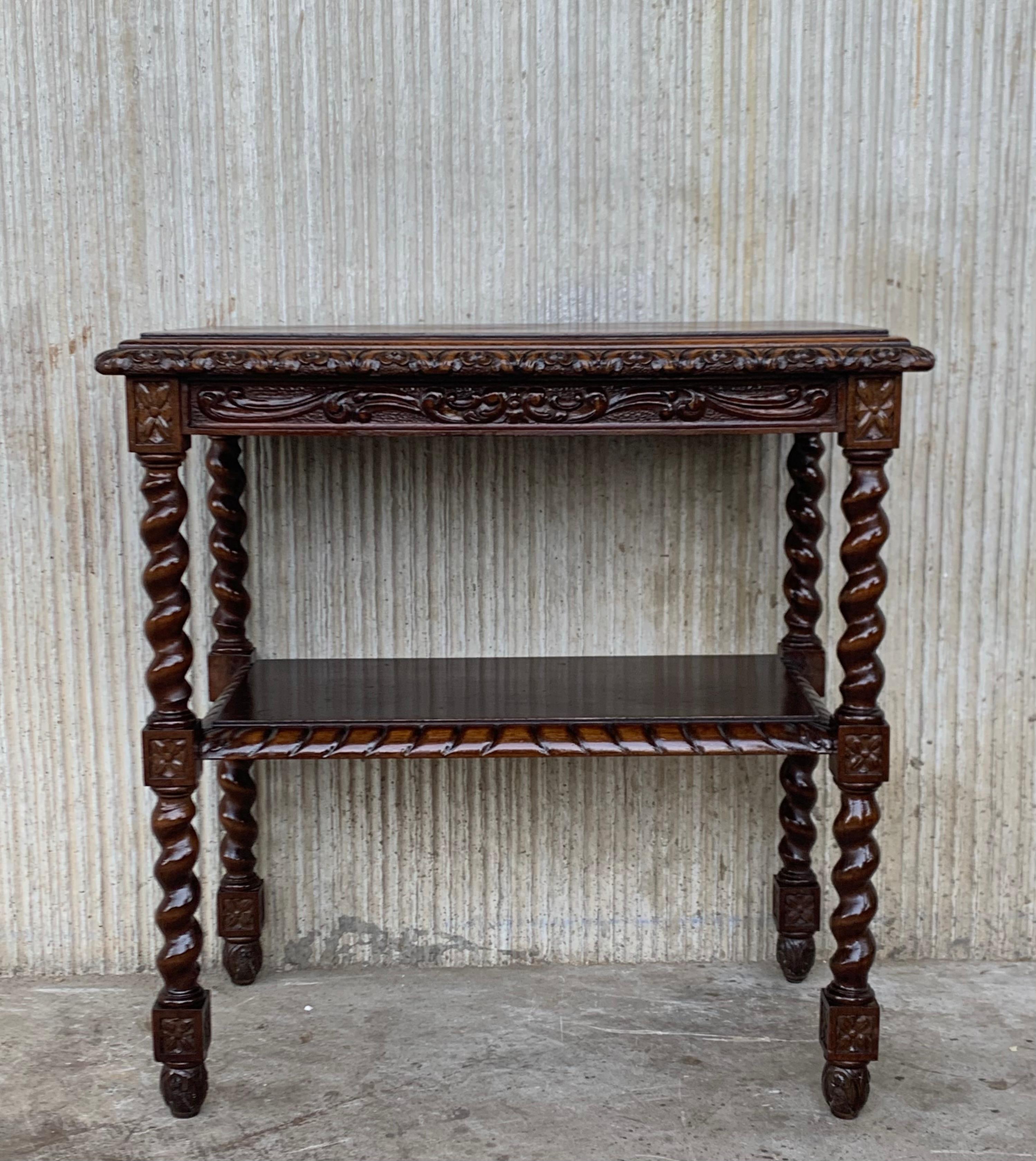 A Spanish walnut side table with low shelve, scalloped apron and turned legs from the late 19th century. This elegant Spanish table features a simple, rectangular top adorned with unusual decorative patterns. The table is raised on an exquisite