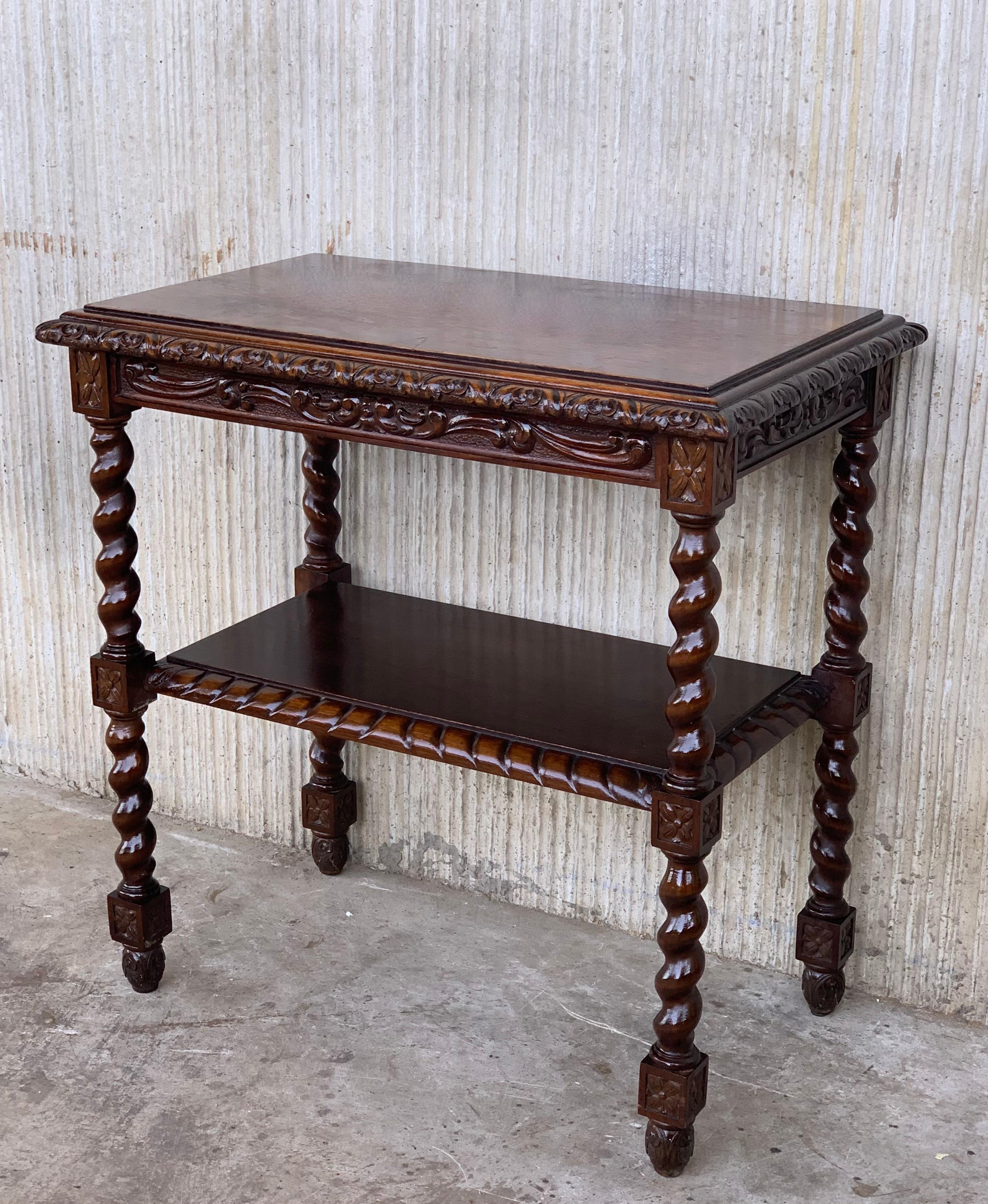 Spanish 1880s Walnut Carved Side Table with Low Shelve In Good Condition In Miami, FL