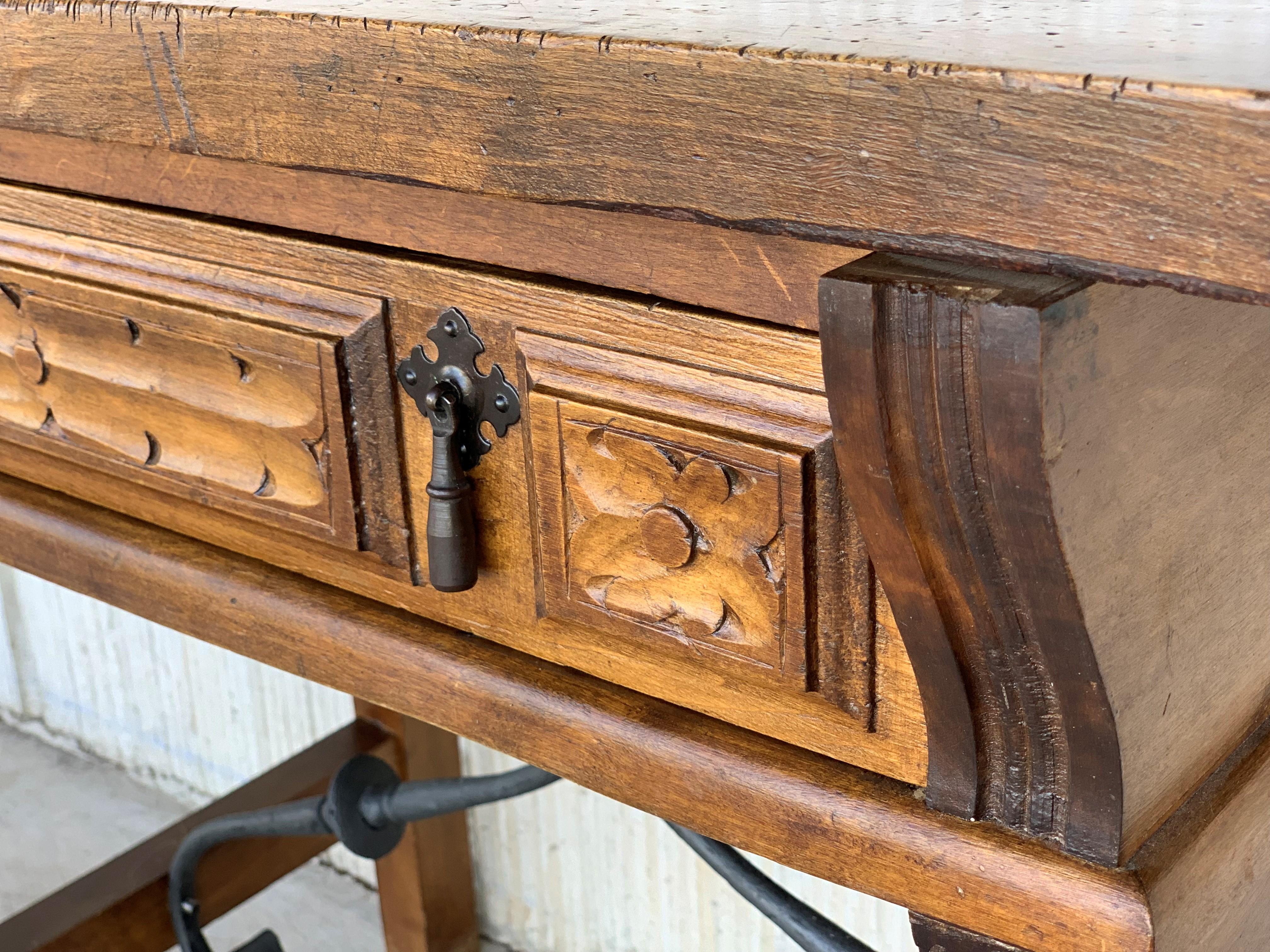 Spanish 1880s Walnut Side Table or Lady Desk, Carved Legs and Iron Stretcher 7