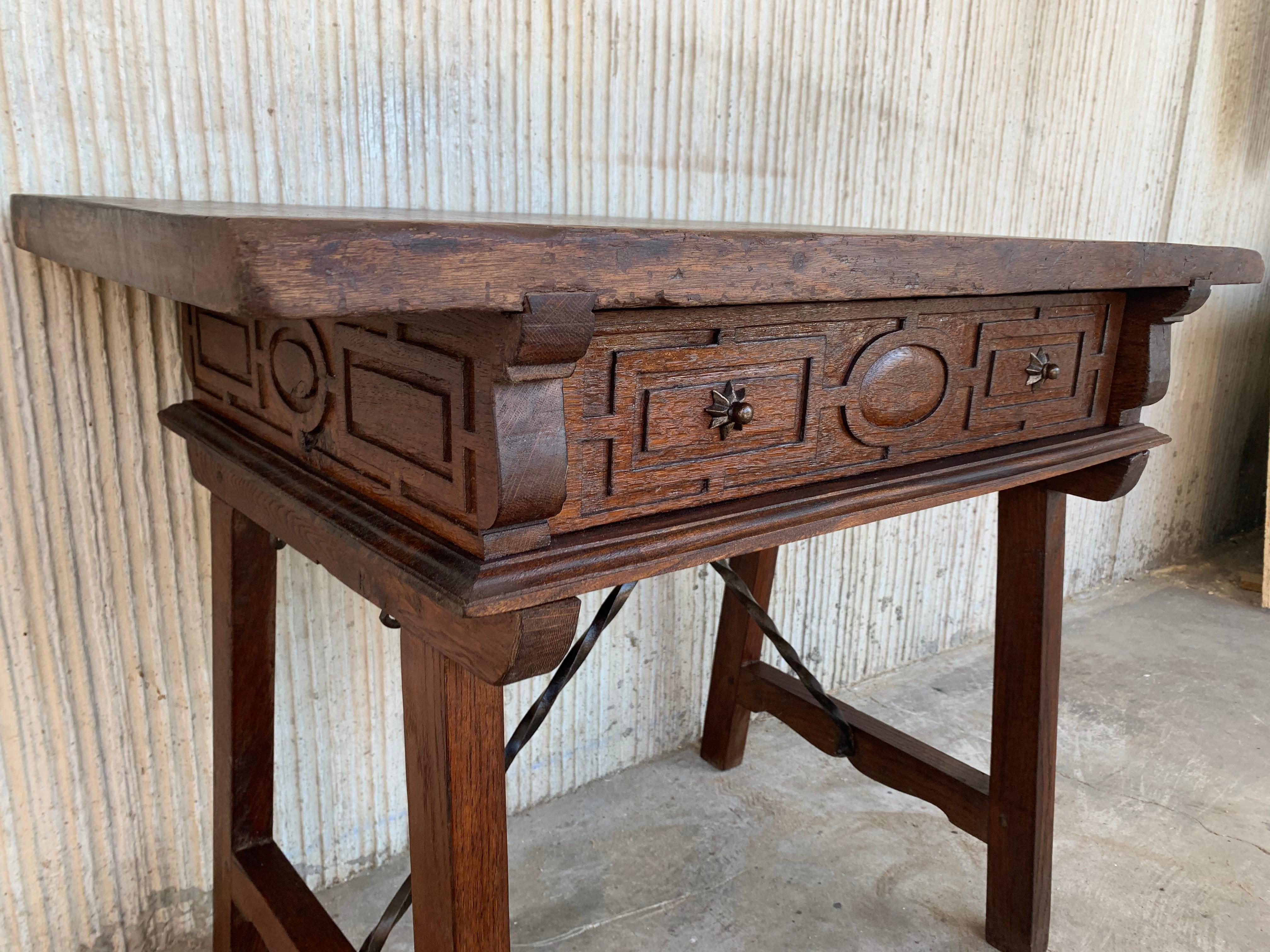 Spanish 1880s Walnut Side Table or Lady Desk, Carved Legs and Iron Stretcher For Sale 6