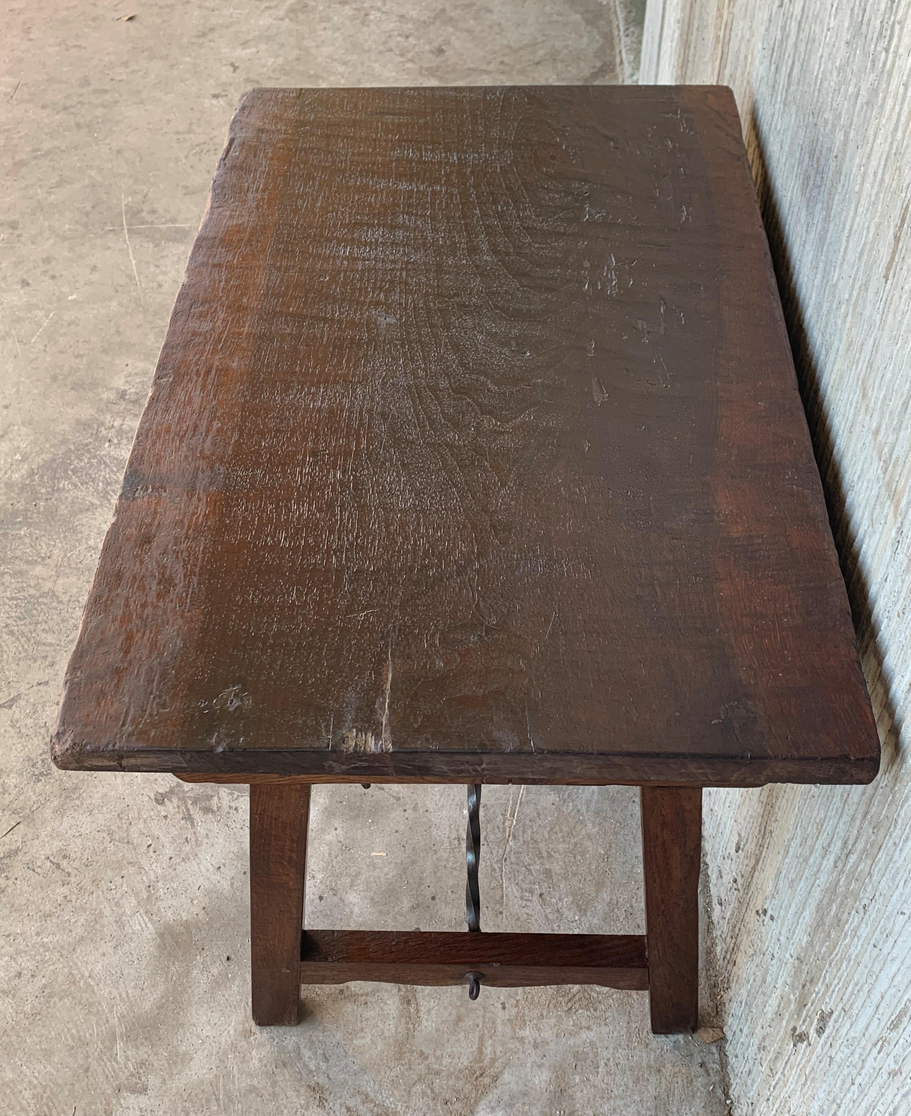 Spanish 1880s Walnut Side Table or Lady Desk, Carved Legs and Iron Stretcher For Sale 11