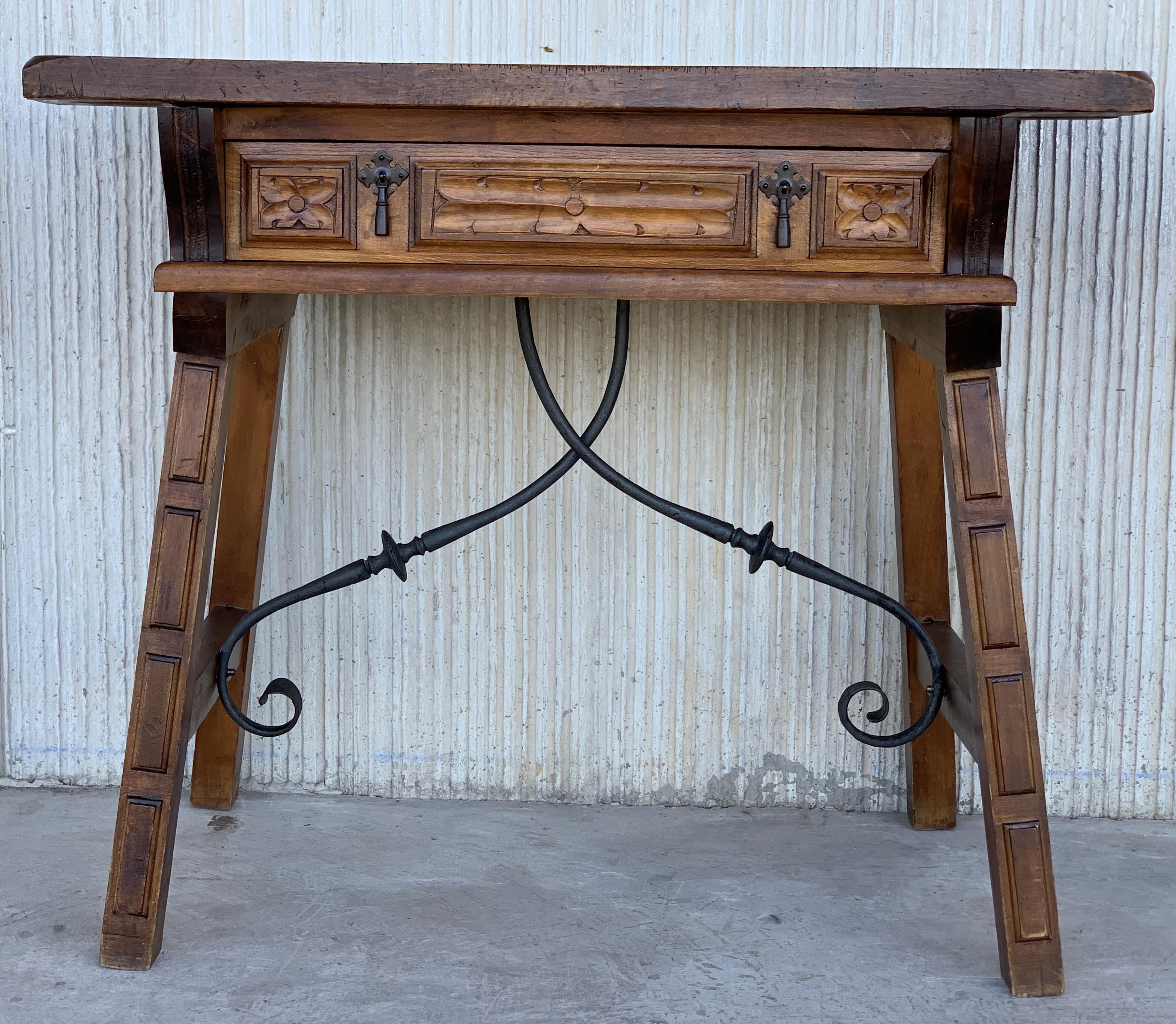 Baroque Spanish 1880s Walnut Side Table or Lady Desk, Carved Legs and Iron Stretcher